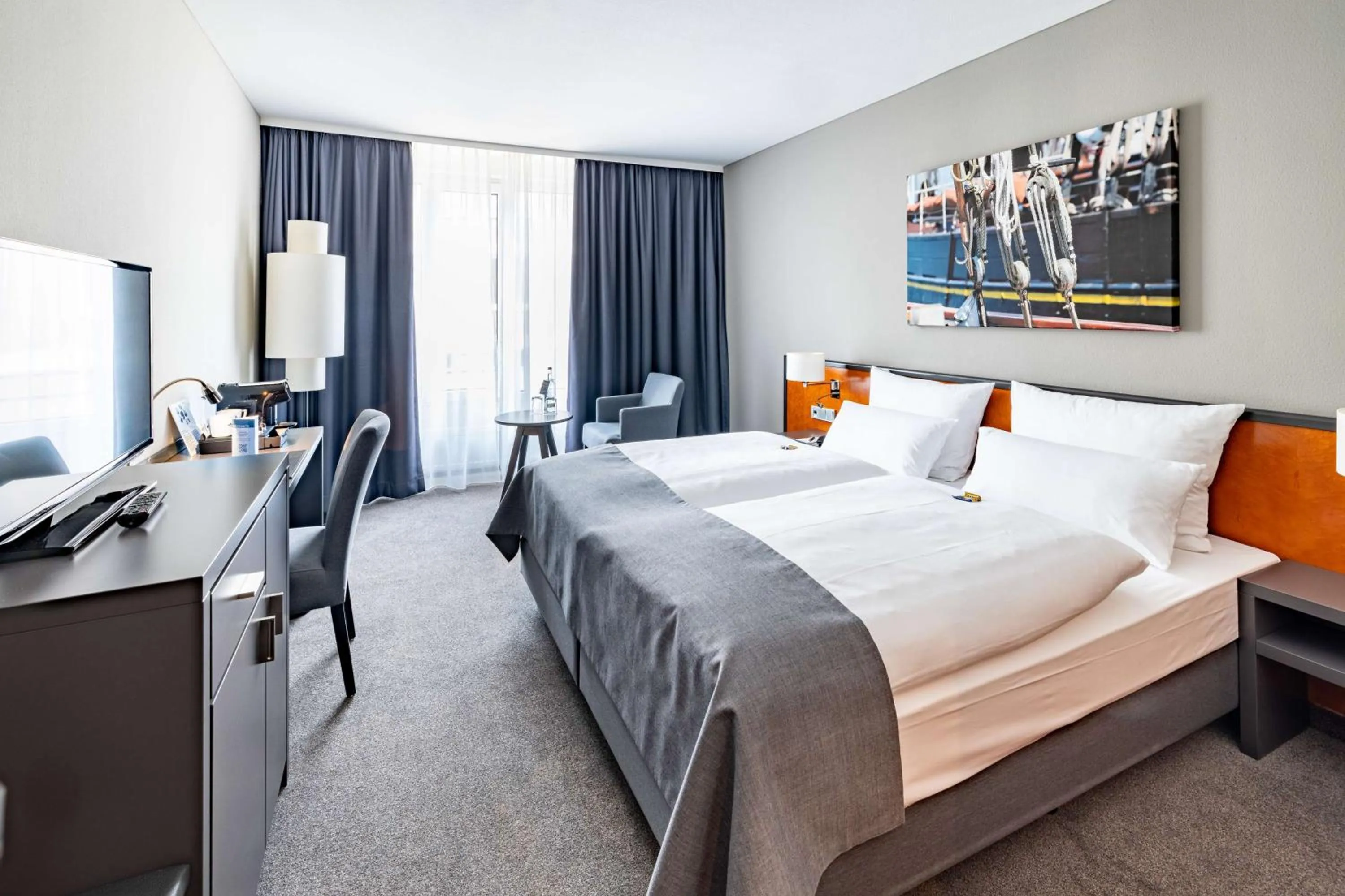 Bedroom, Bed in ATLANTIC Hotel Vegesack