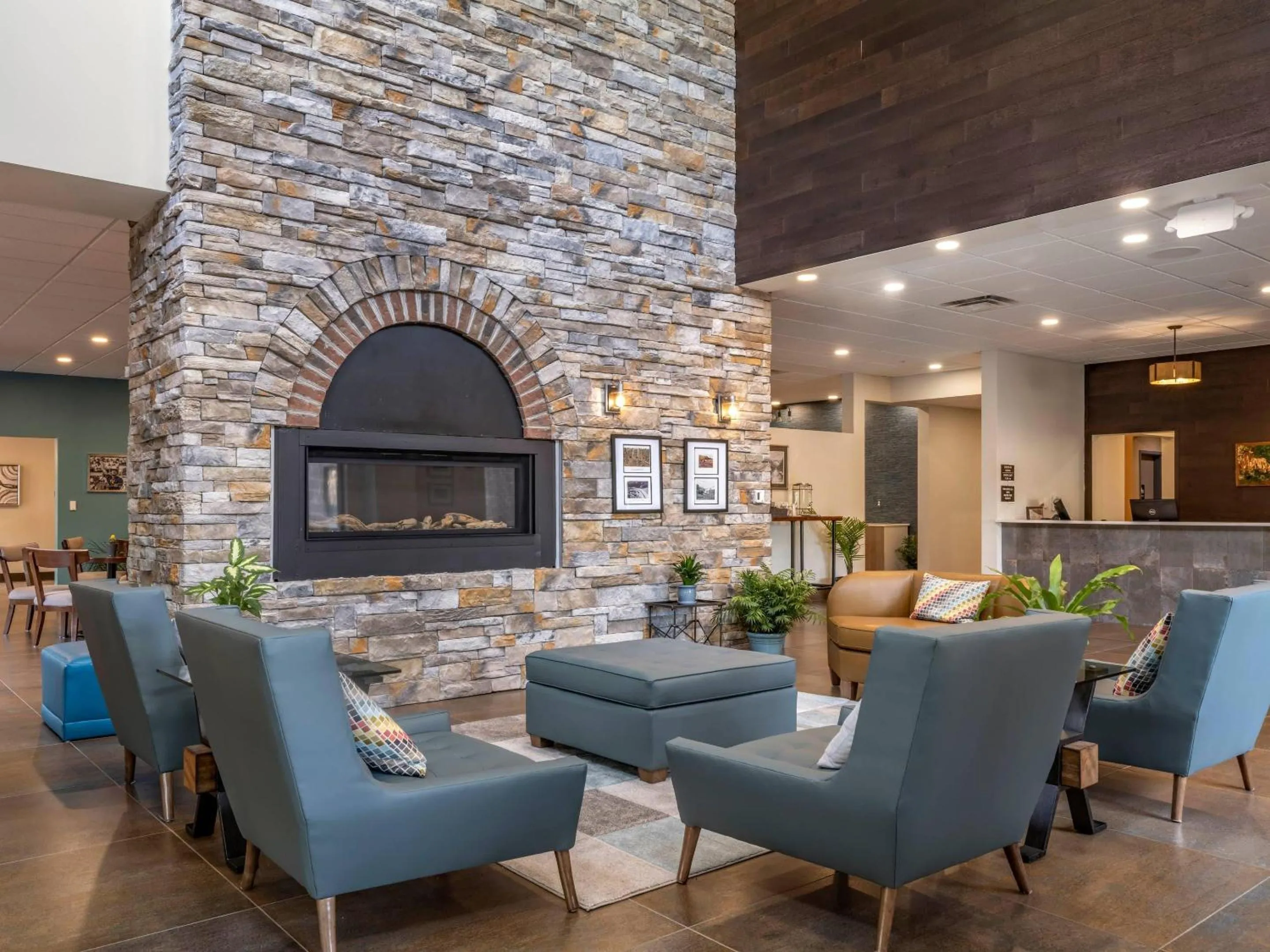 Lobby or reception in The Cranberry, an Ascend Collection Hotel