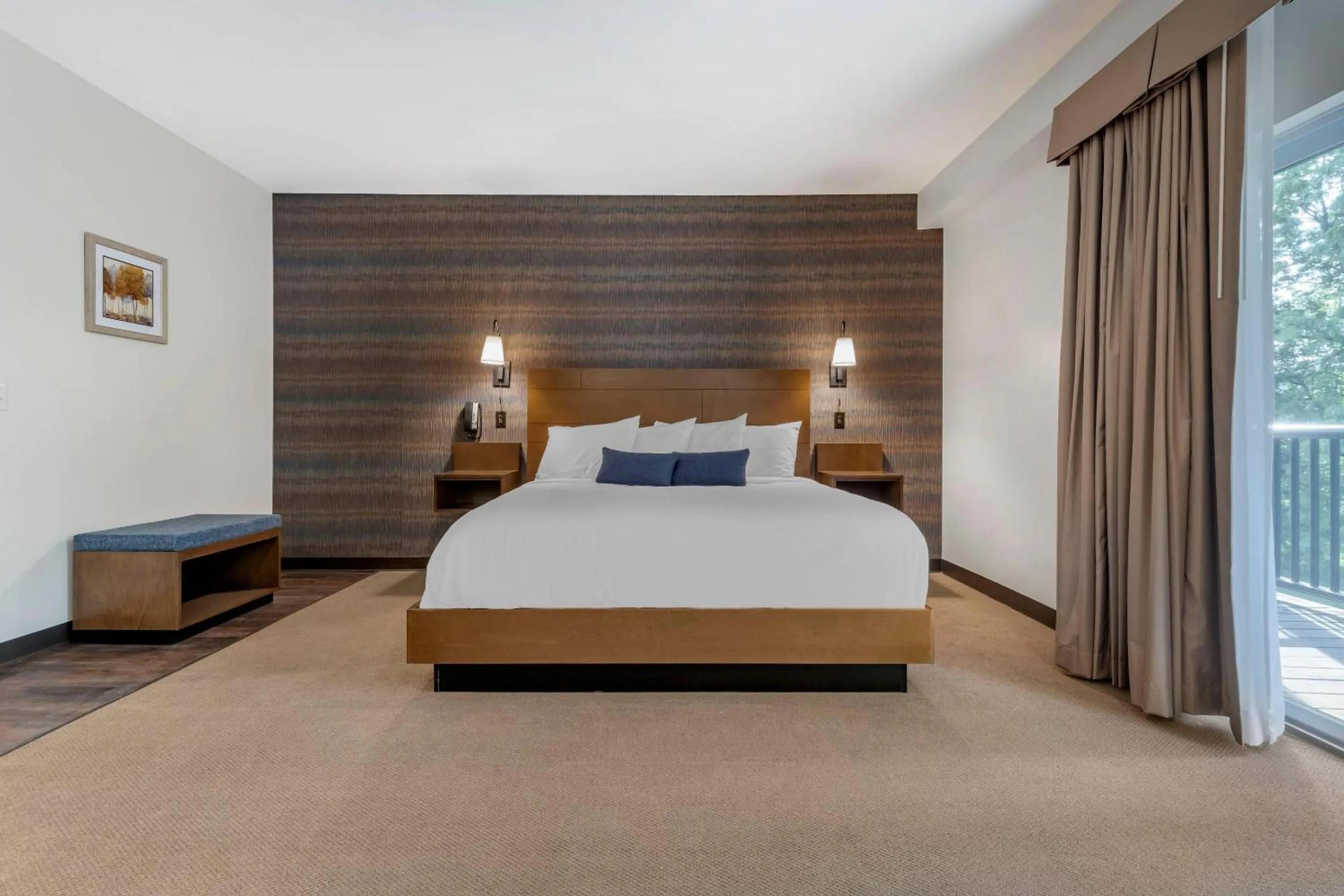 Bedroom, Bed in The Cranberry, an Ascend Collection Hotel