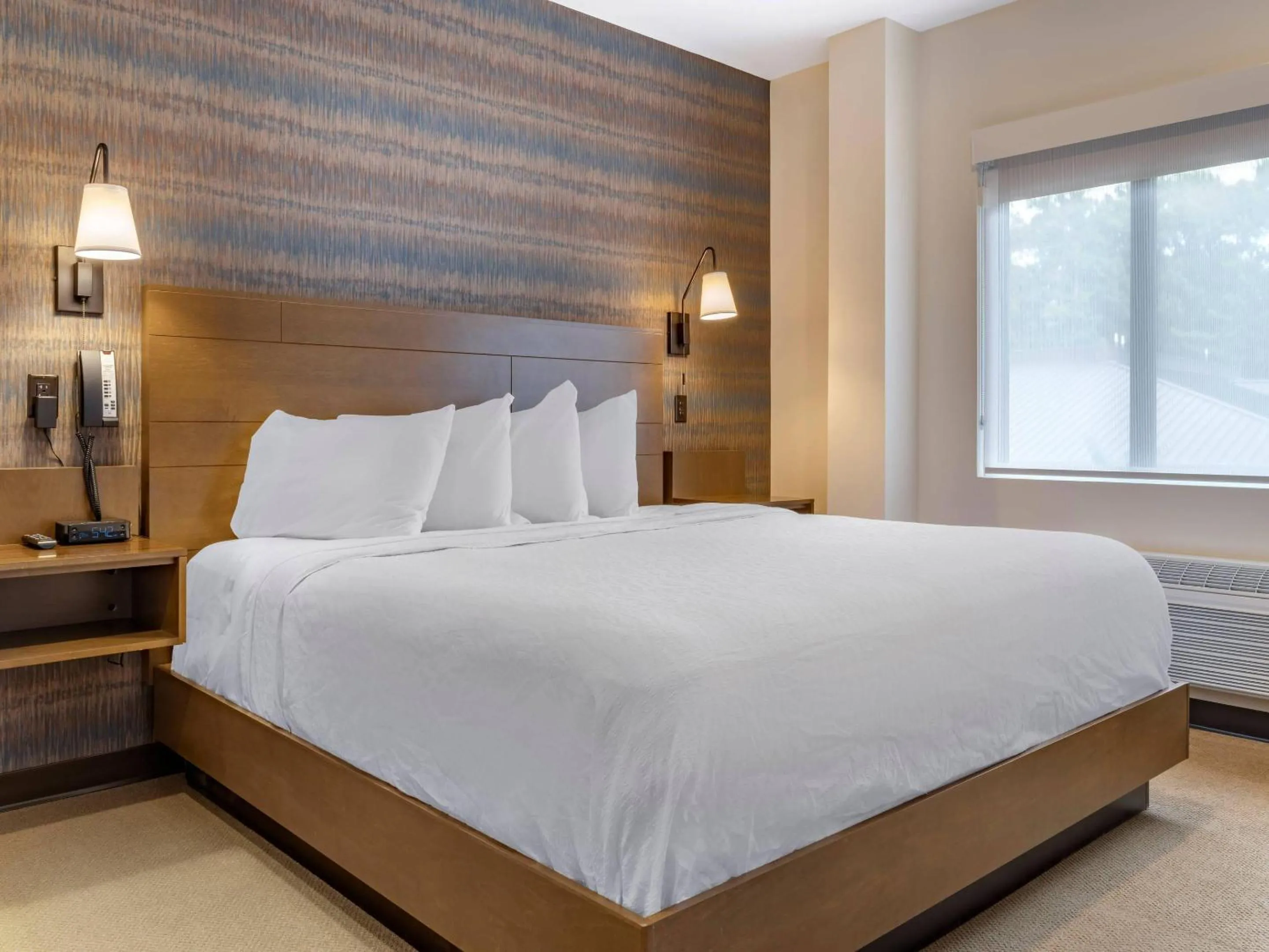 Bedroom, Bed in The Cranberry, an Ascend Collection Hotel