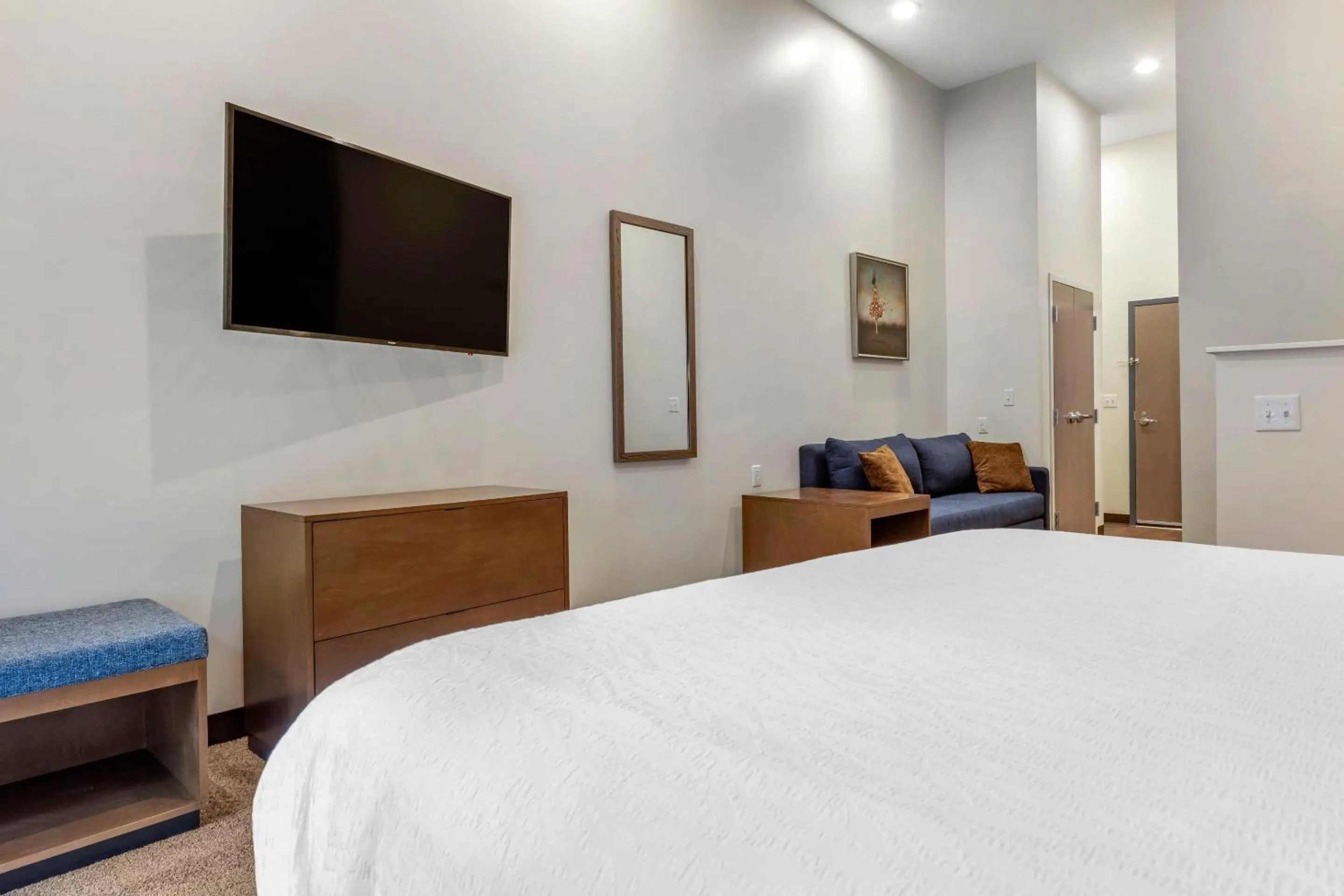 Bedroom, Bed in The Cranberry, an Ascend Collection Hotel