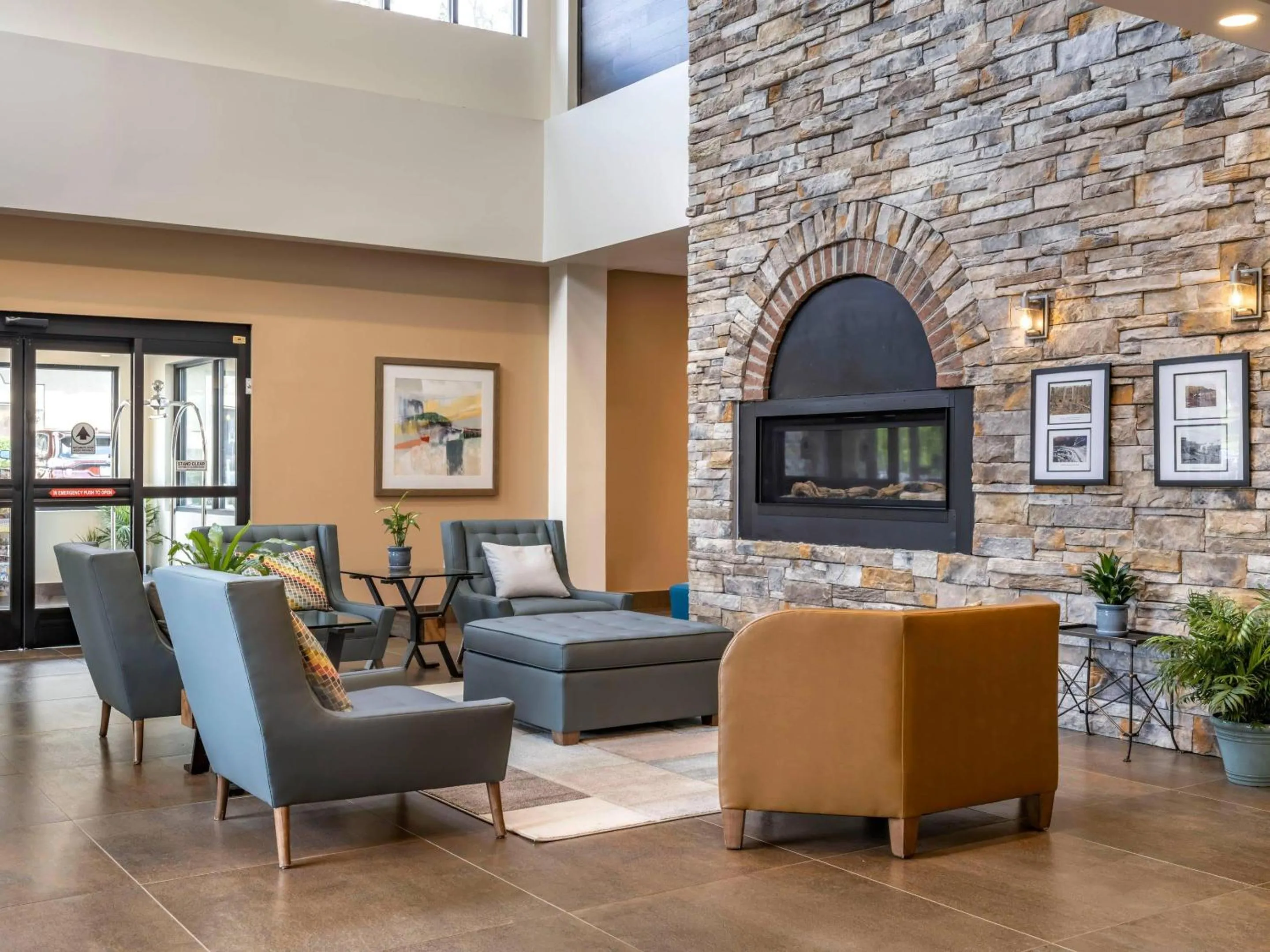 Lobby or reception in The Cranberry, an Ascend Collection Hotel