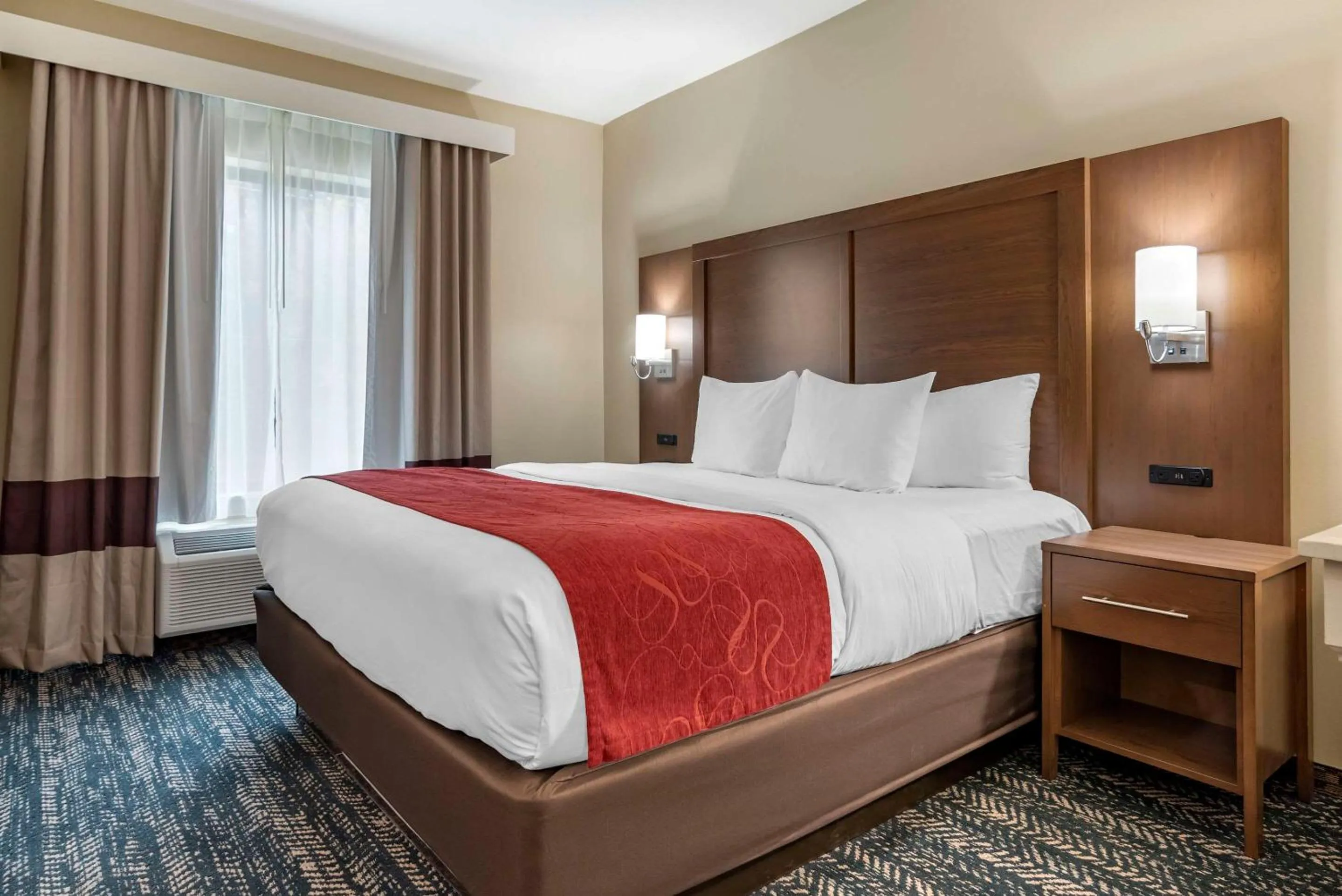 Bedroom, Bed in Comfort Inn & Suites Downtown near University