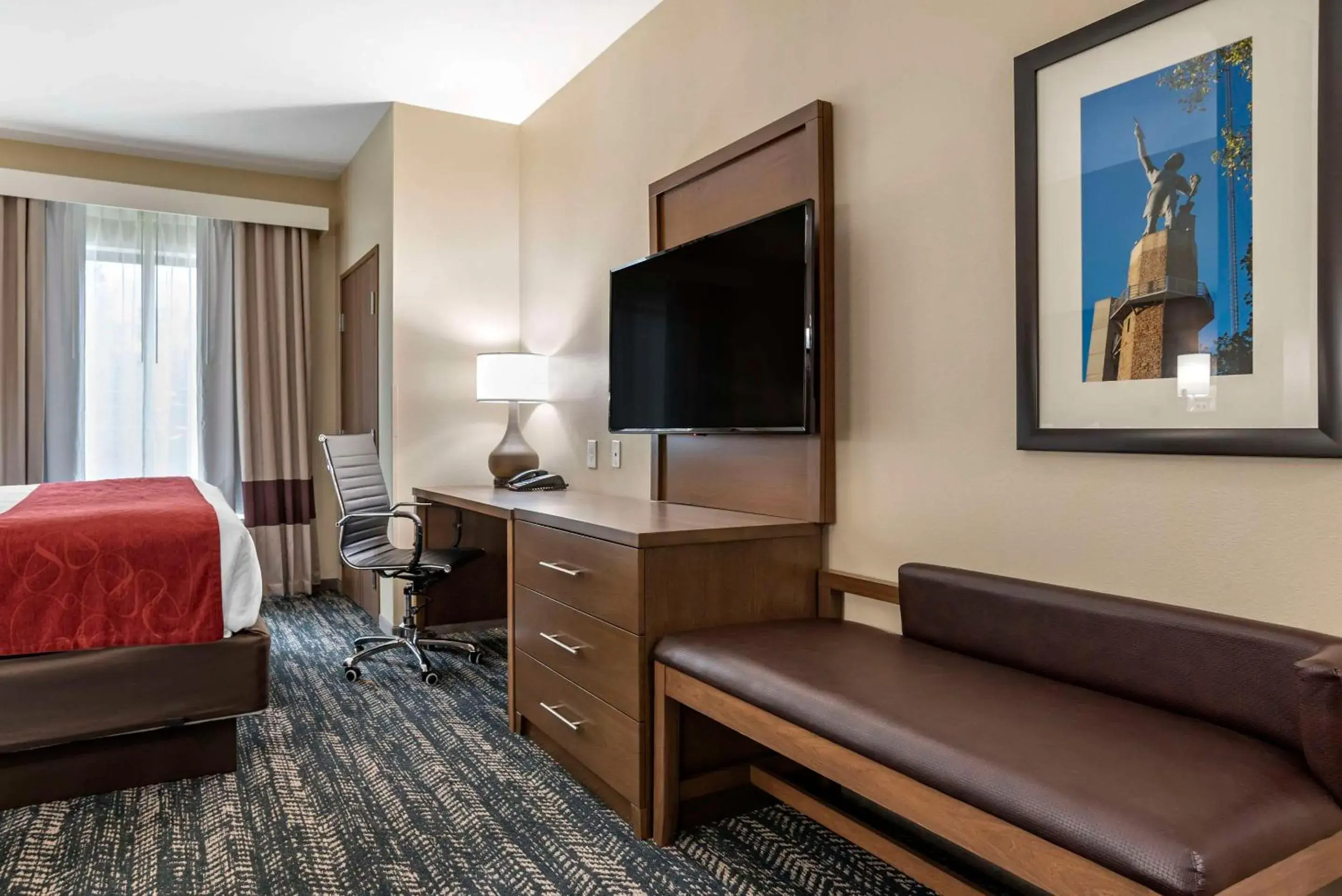 Bedroom in Comfort Inn & Suites Downtown near University Bedroom in Comfort Inn & Suites Downtown near University