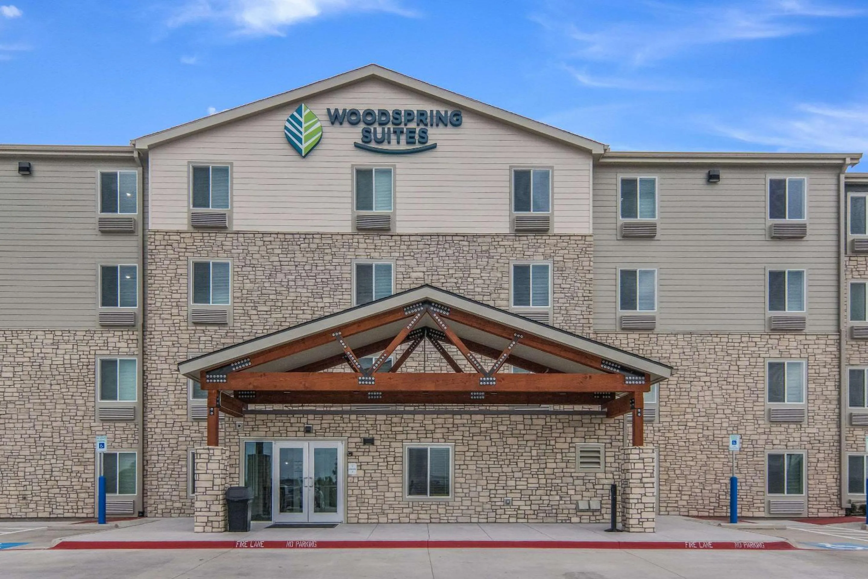 Property building in WoodSpring Suites North Ft Worth Alliance TX Speedway