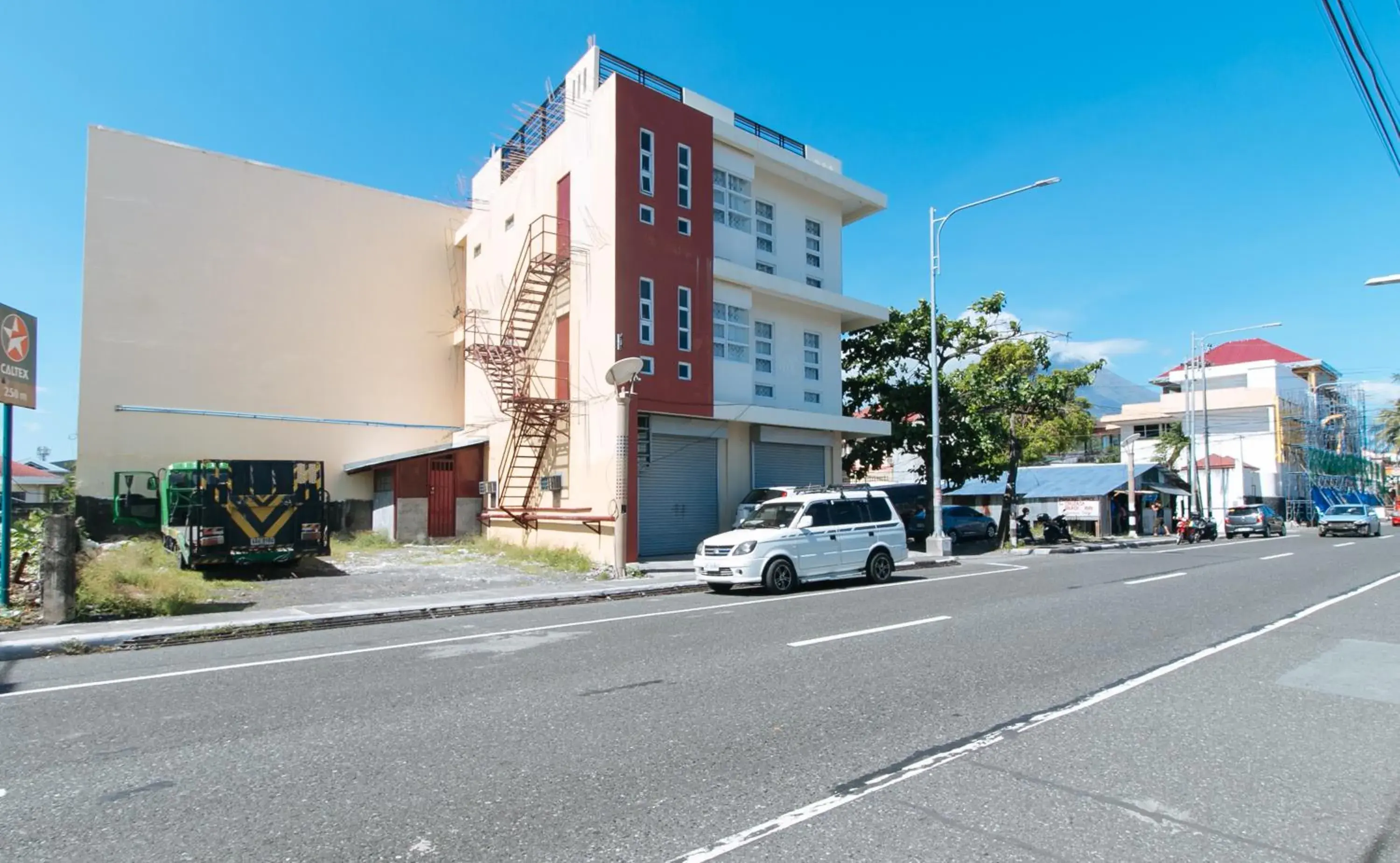 Property building in RedDoorz @ Golite Washington Property building in RedDoorz @ Golite Washington