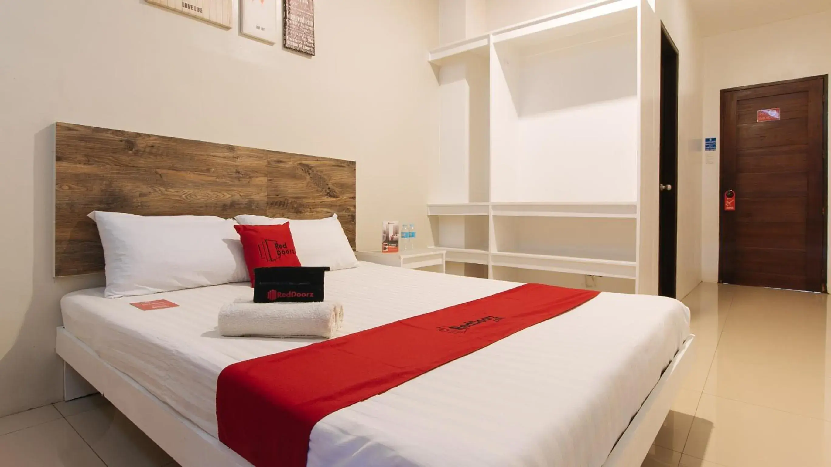 Bedroom, Bed in RedDoorz @ Golite Washington Bedroom, Bed in RedDoorz @ Golite Washington