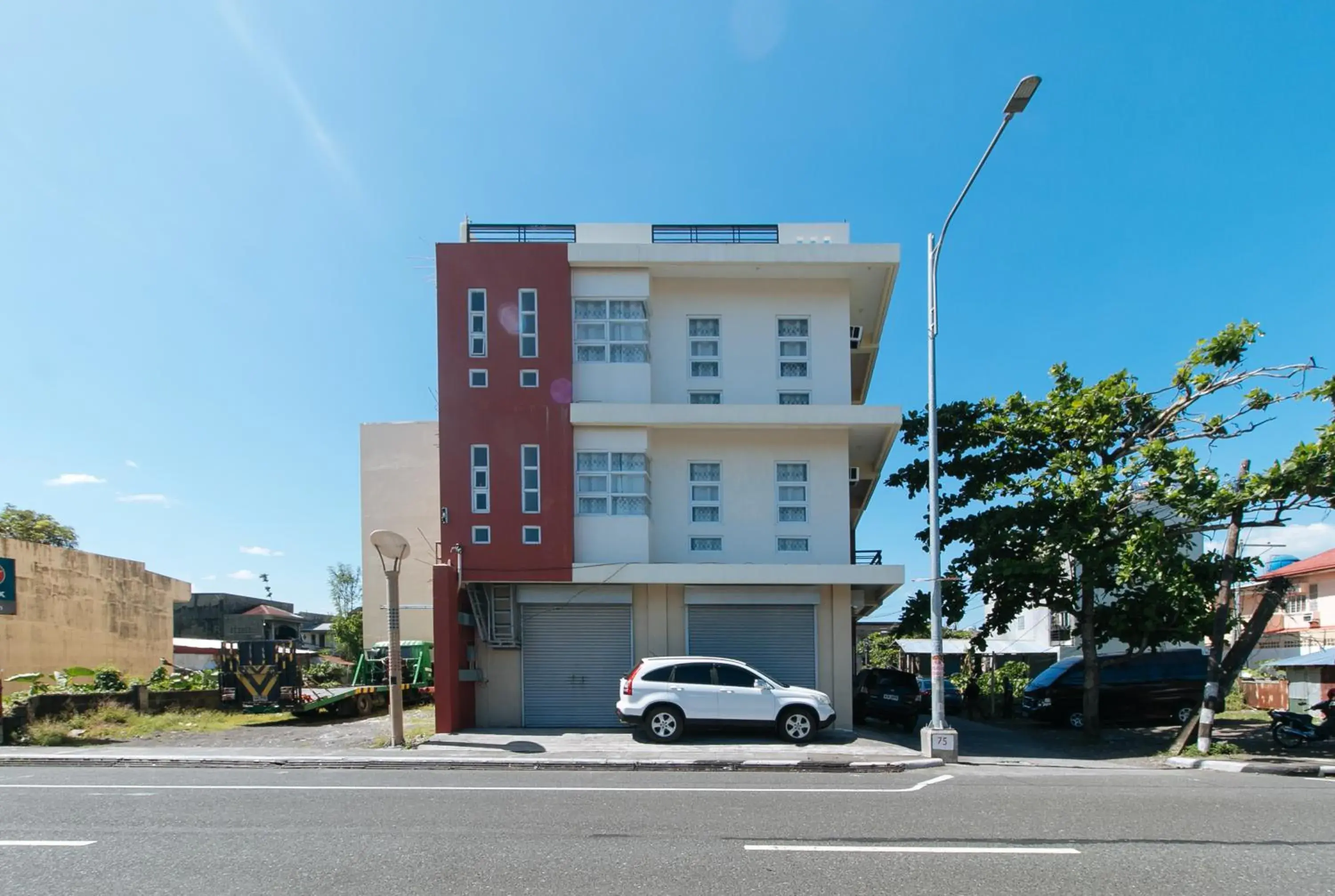 Property building in RedDoorz @ Golite Washington Property building in RedDoorz @ Golite Washington