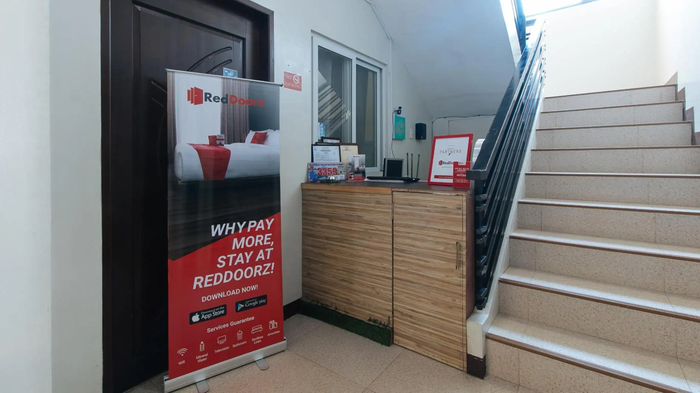 Lobby or reception in RedDoorz @ Golite Washington Lobby or reception in RedDoorz @ Golite Washington