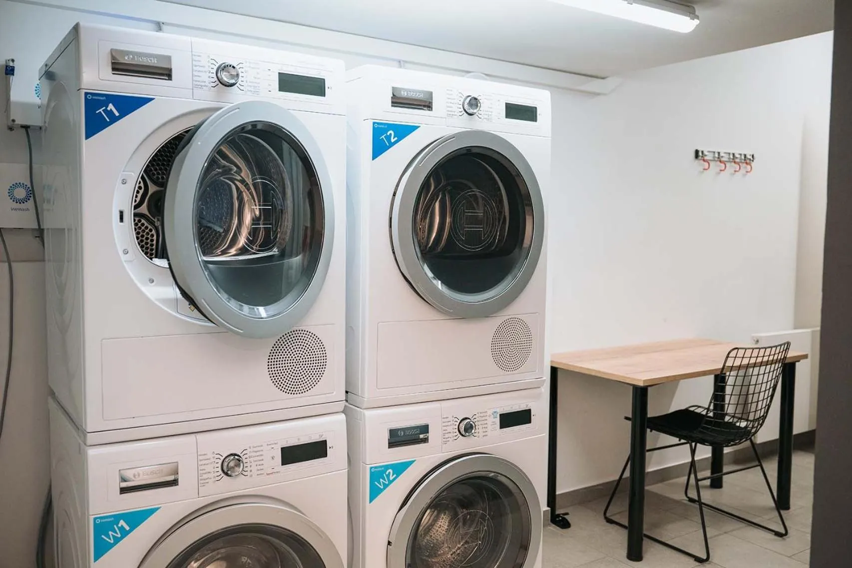 washing machine in Coffee Fellows Hotel & Longstay