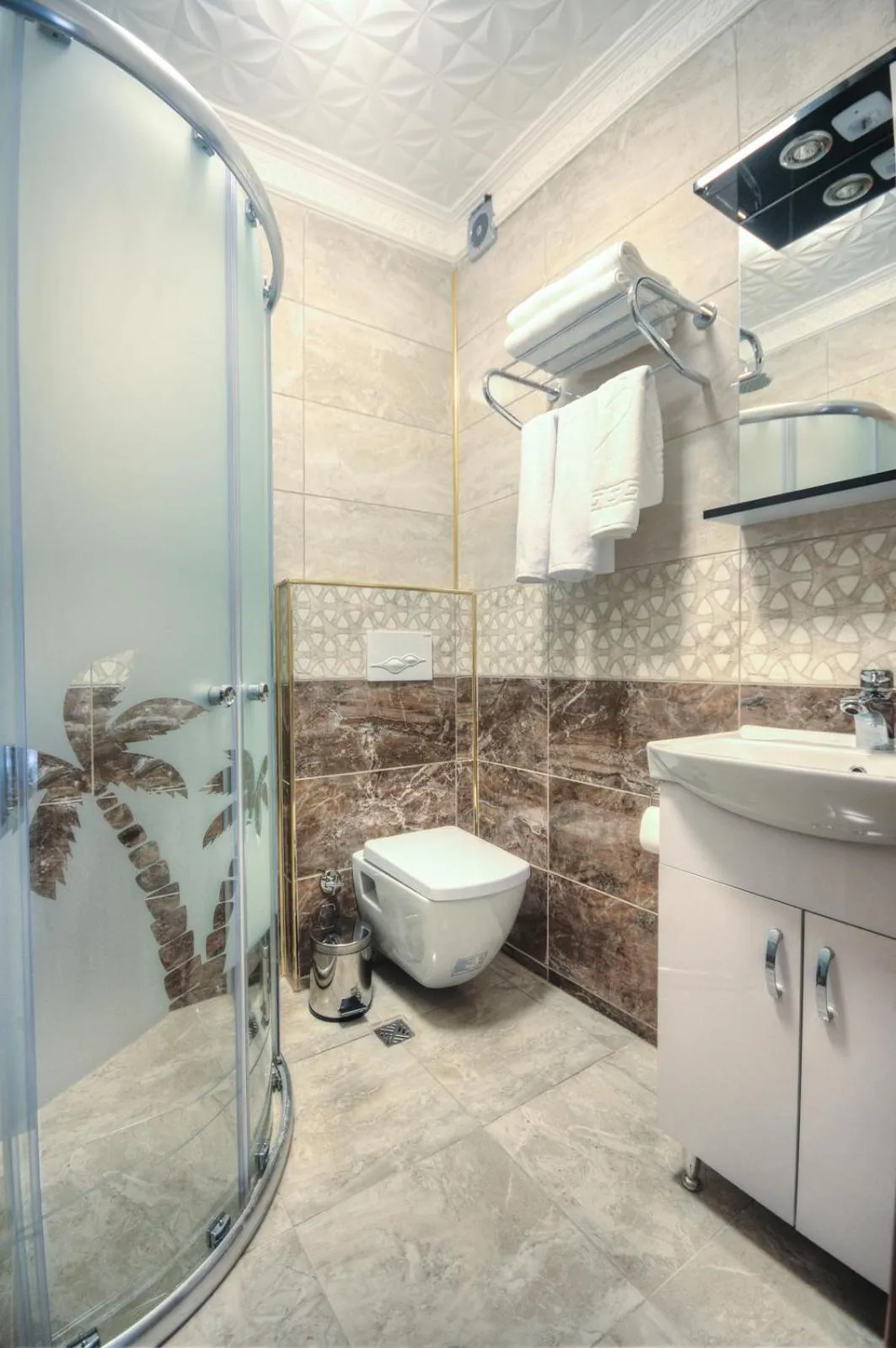 Shower in Mitra Downtown Hotel