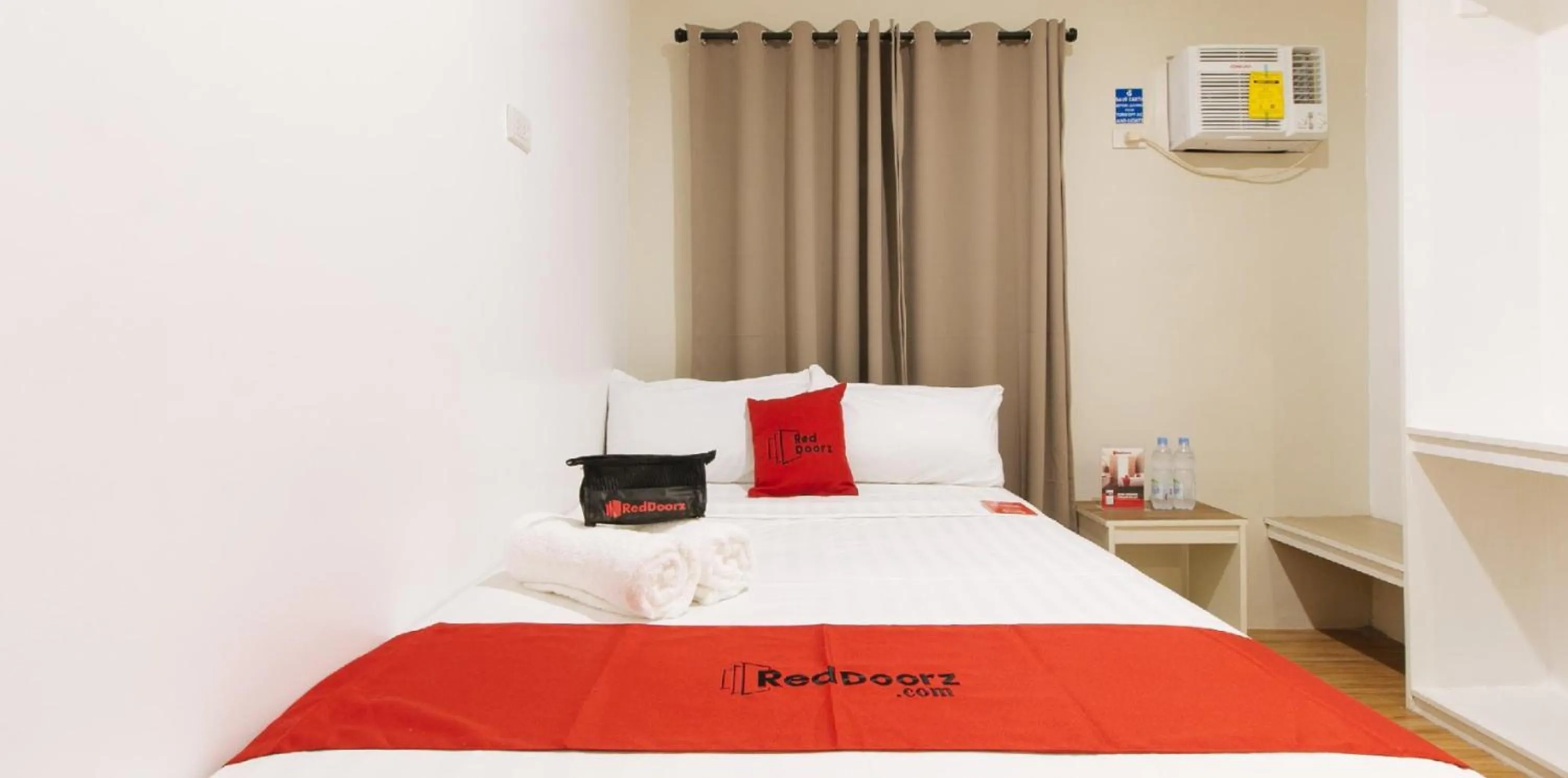 Bed in RedDoorz @ Golite Old Albay