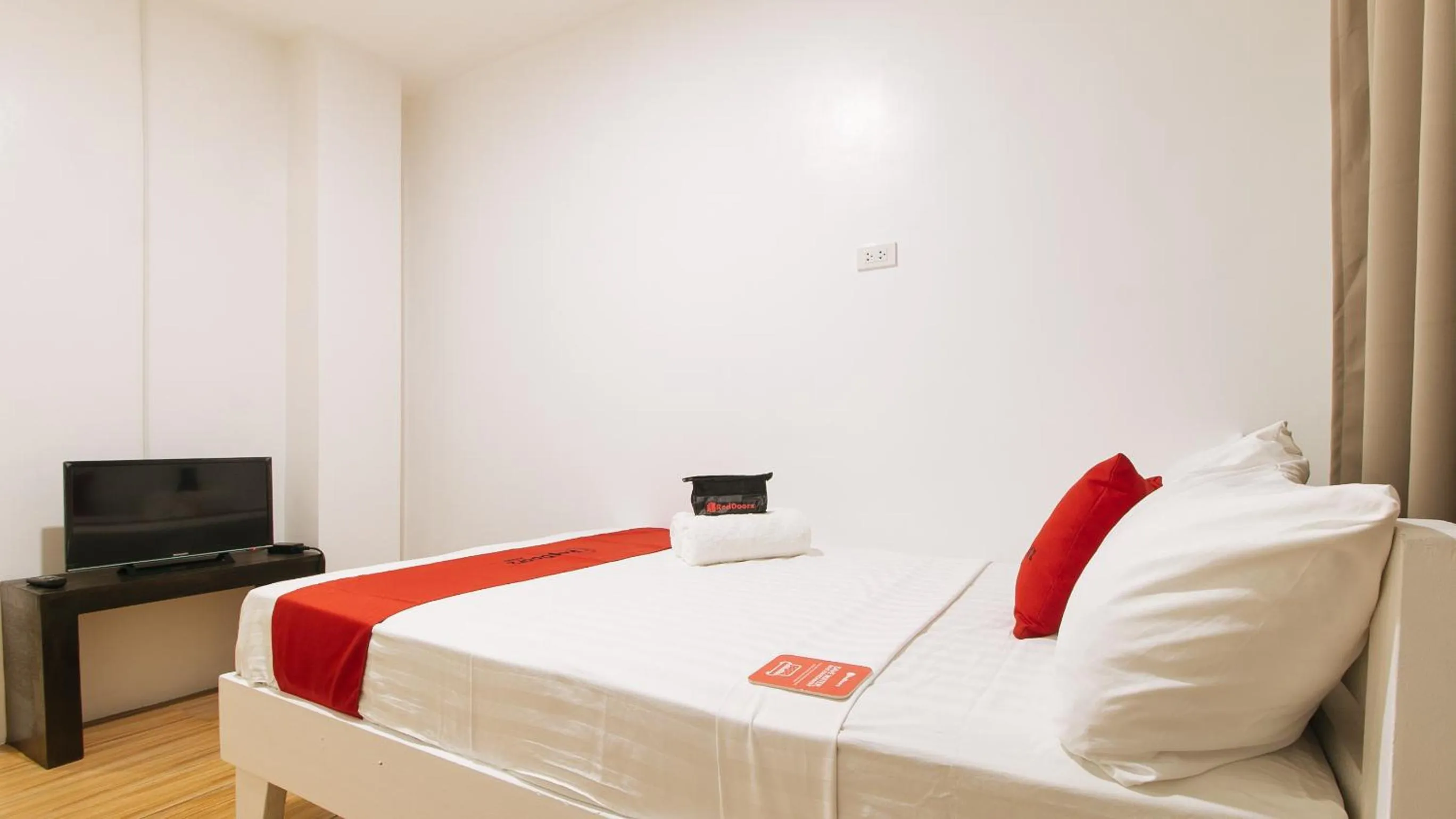 Bed in RedDoorz @ Golite Old Albay