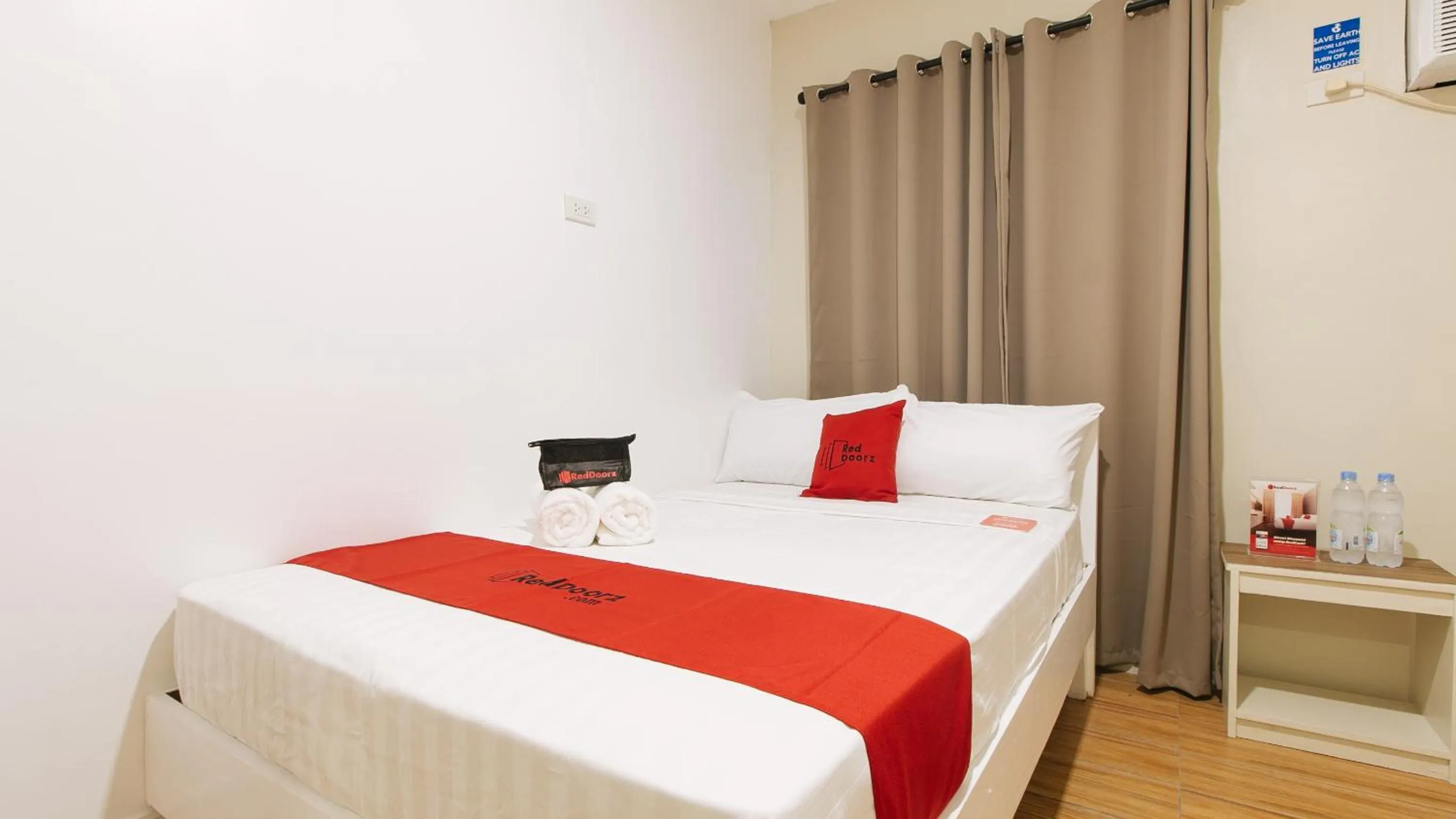 Bed in RedDoorz @ Golite Old Albay