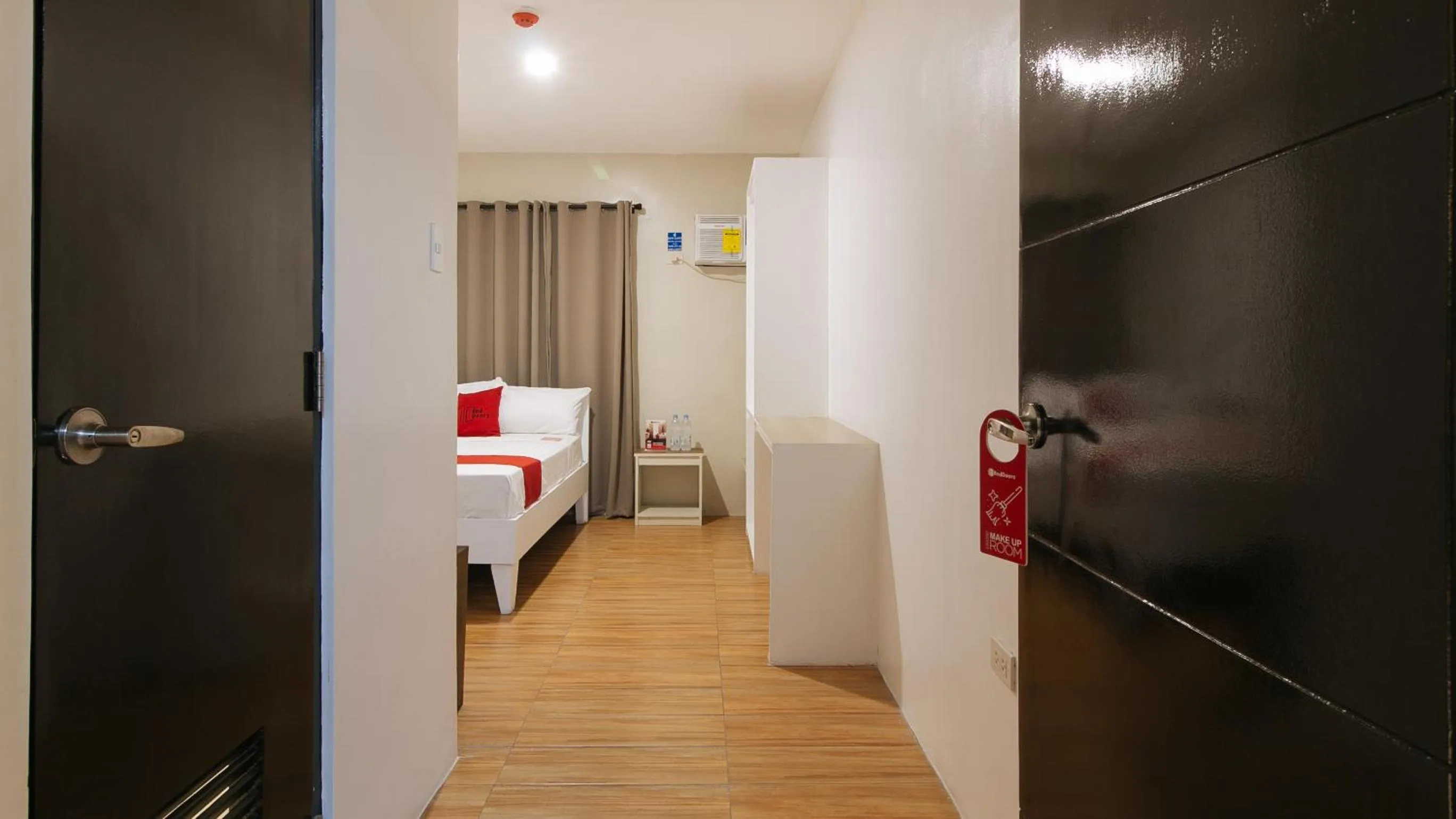 Bedroom, Bed in RedDoorz @ Golite Old Albay