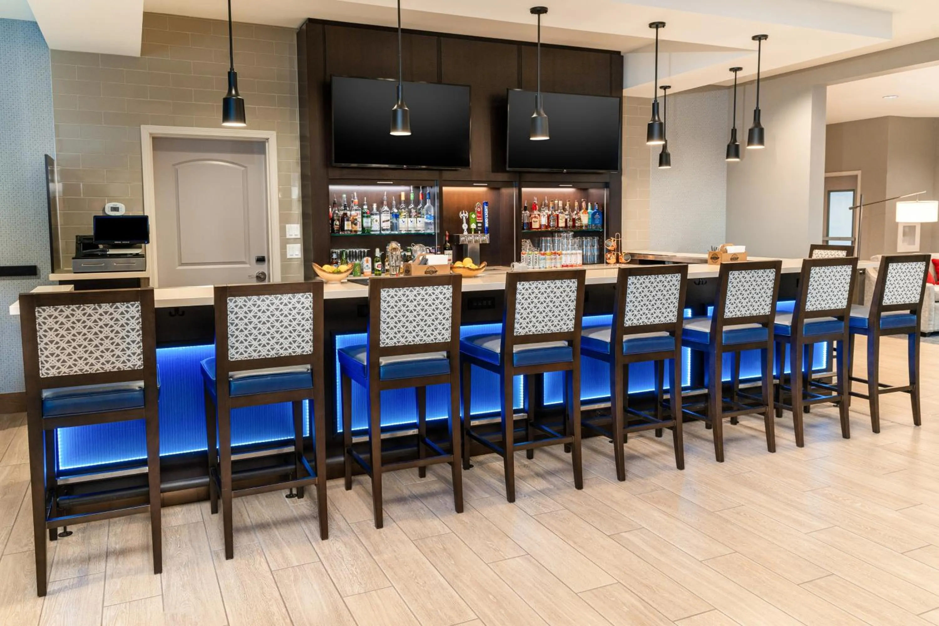 Lounge or bar in Staybridge Suites - Nashville - Vanderbilt by IHG