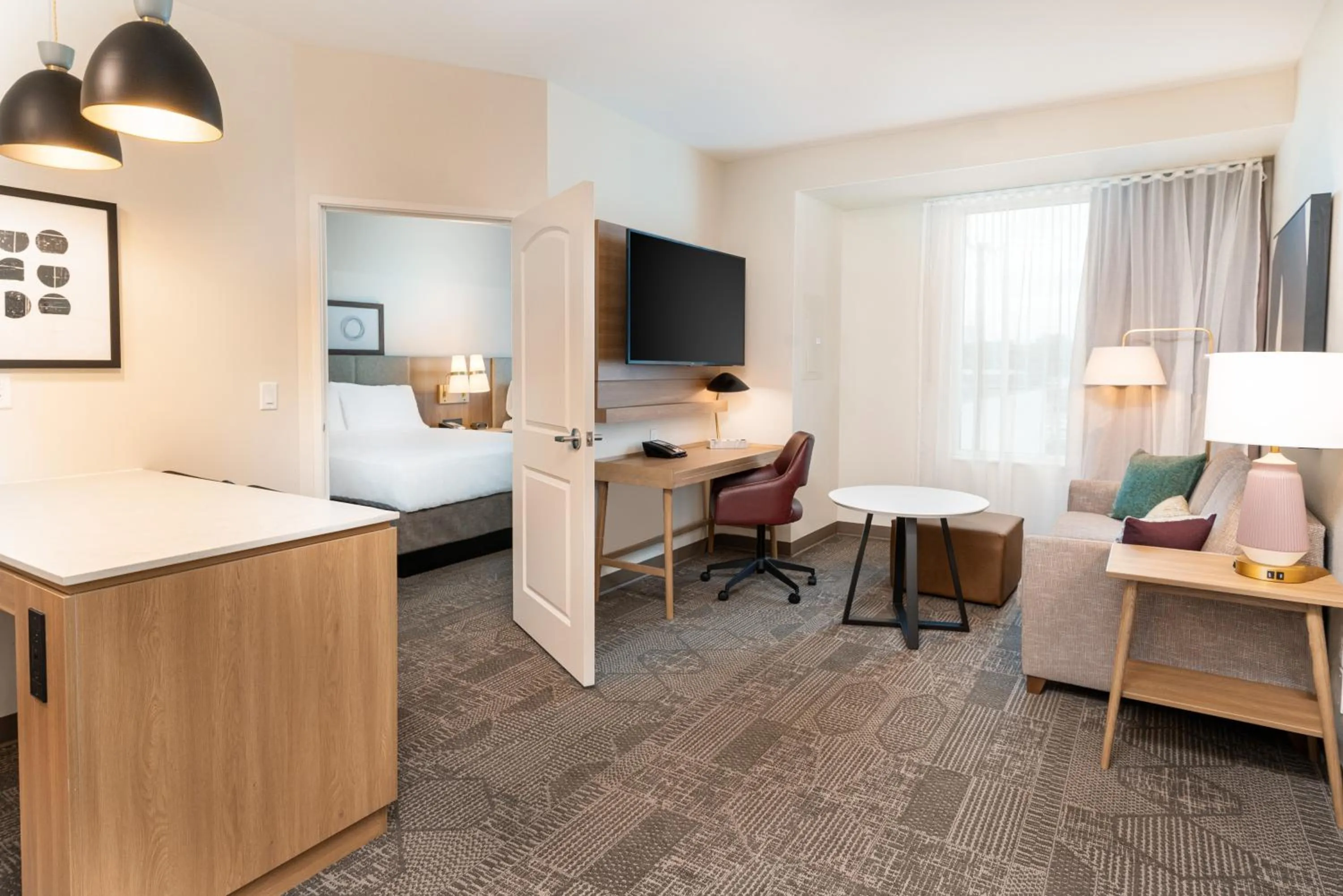 Communal lounge/ TV room, Bed in Staybridge Suites - Nashville - Vanderbilt by IHG