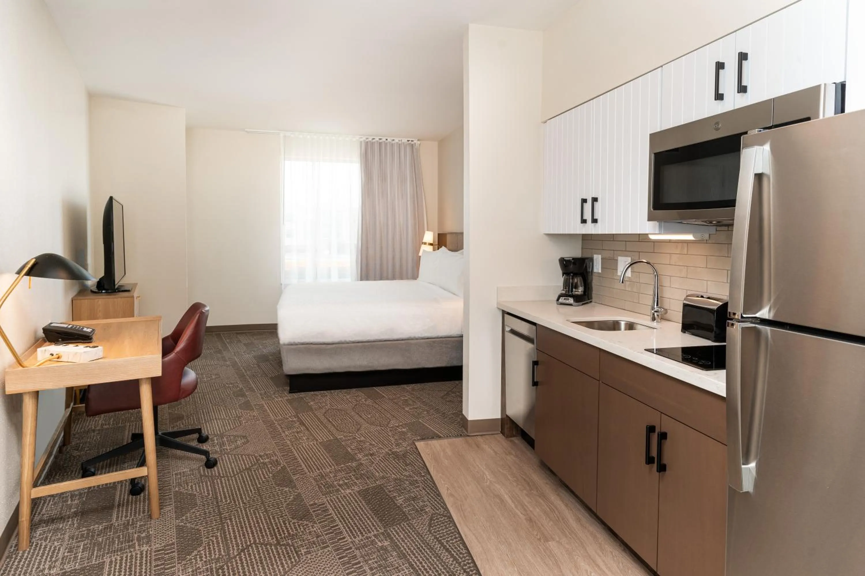 Photo of the whole room, Bed in Staybridge Suites - Nashville - Vanderbilt by IHG