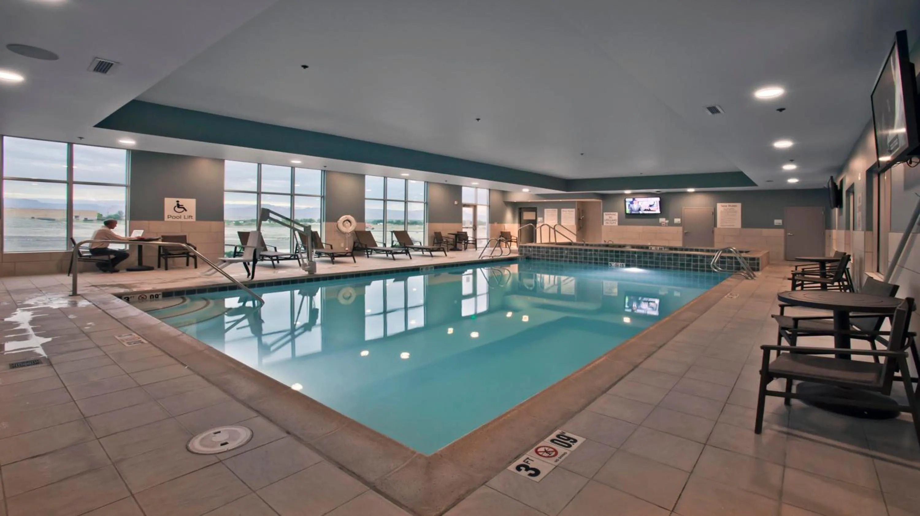 Swimming Pool in Holiday Inn Express and Suites Green River