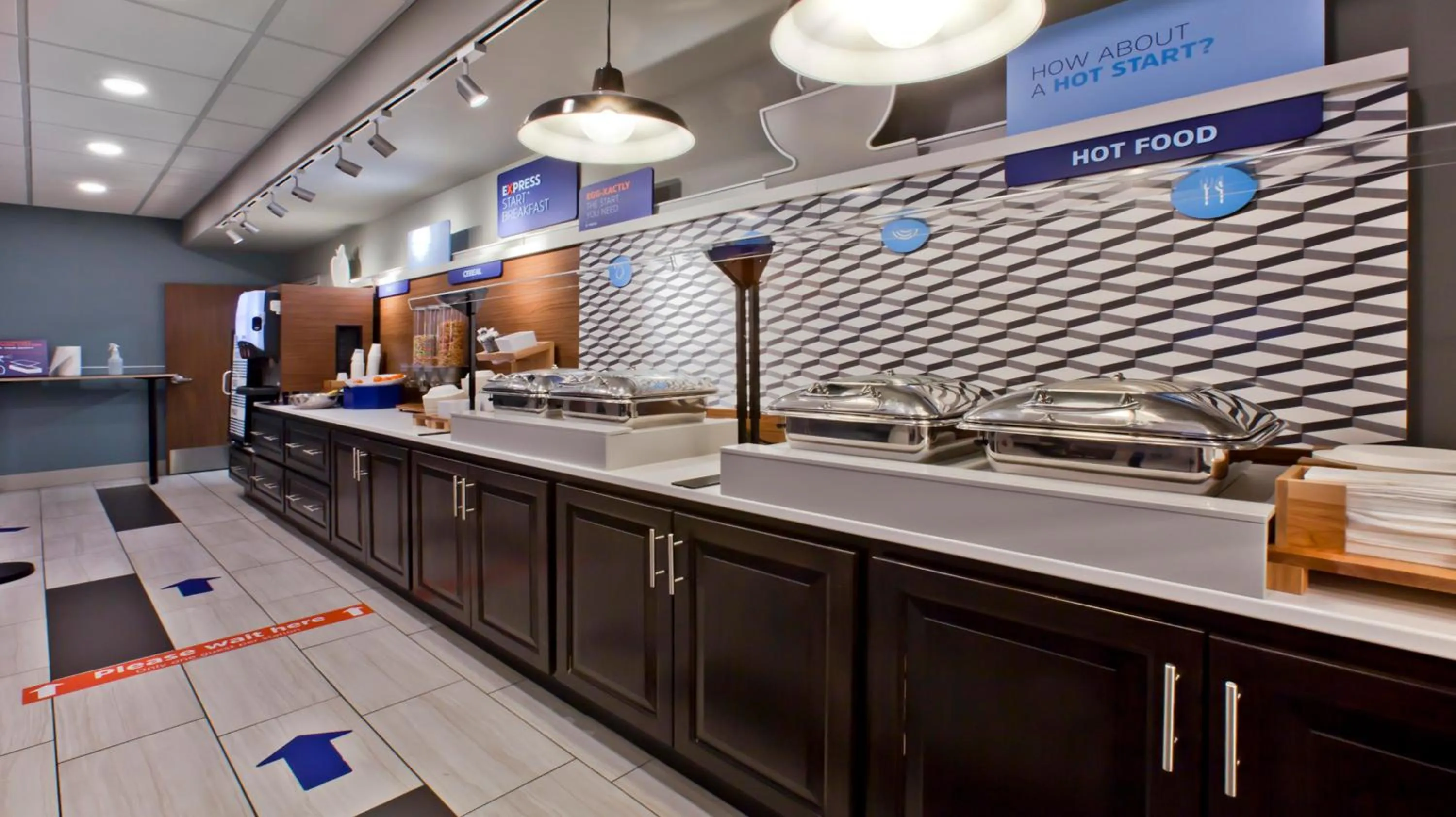 Breakfast, Kitchen/Kitchenette in Holiday Inn Express and Suites Green River