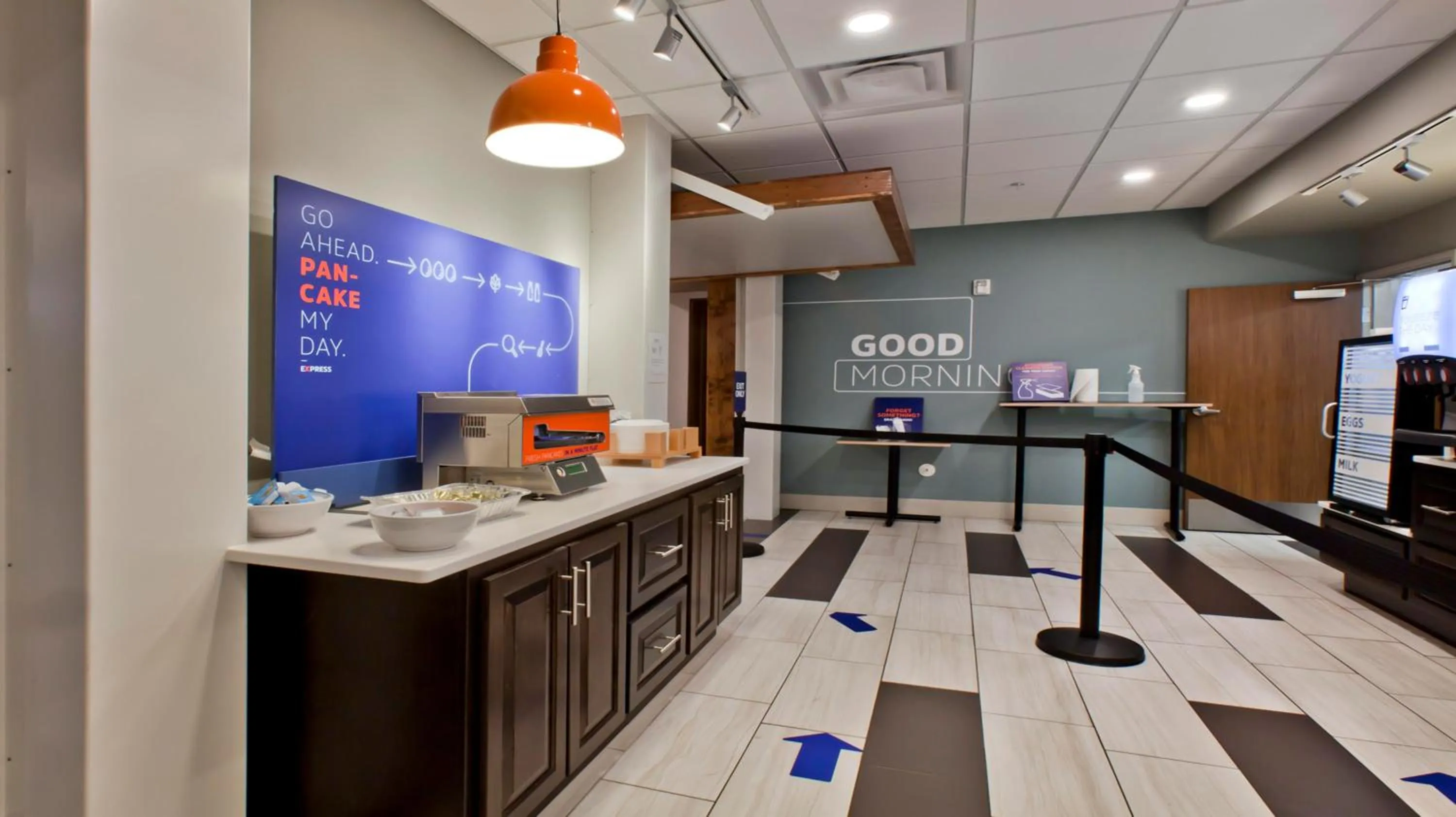 Breakfast, Kitchen/Kitchenette in Holiday Inn Express and Suites Green River