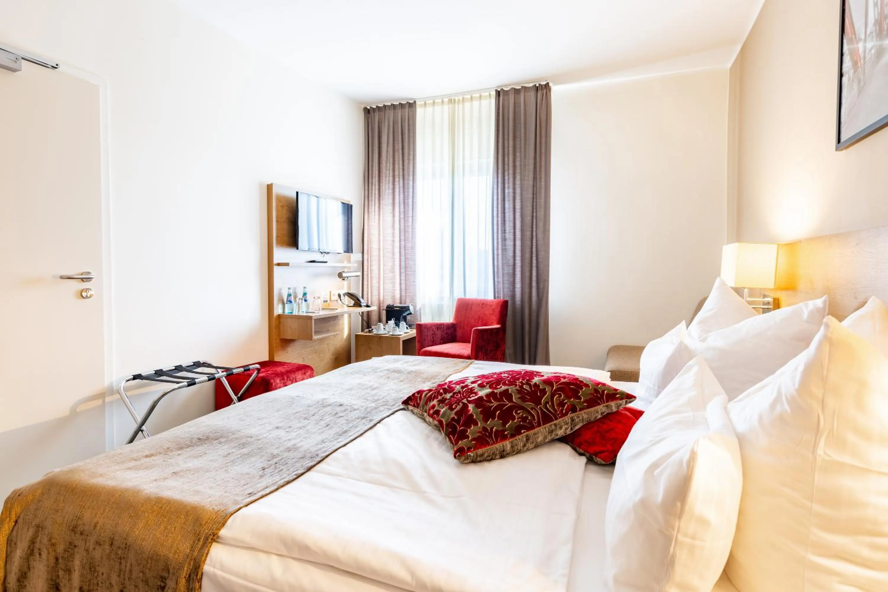 Bed in Maingau Hotel