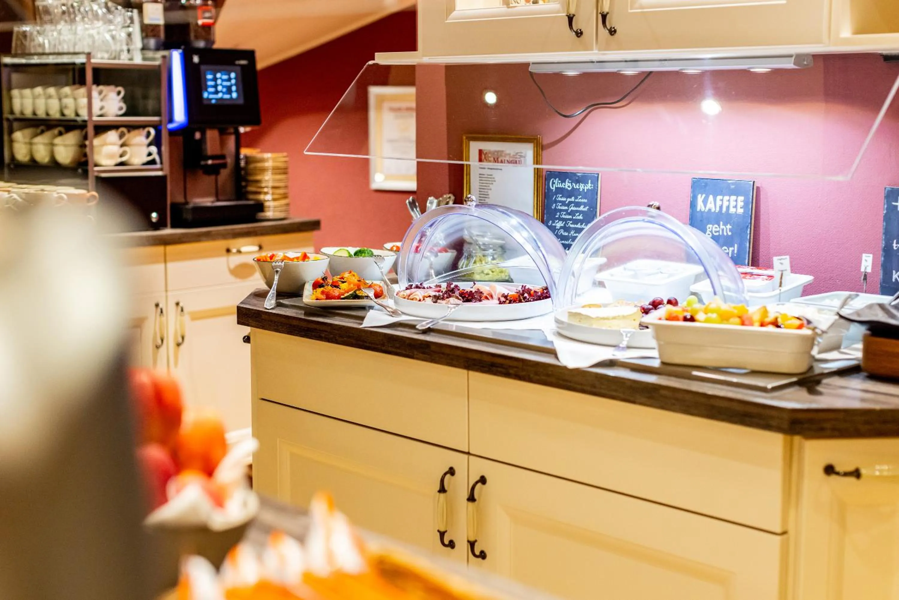 Buffet breakfast in Maingau Hotel