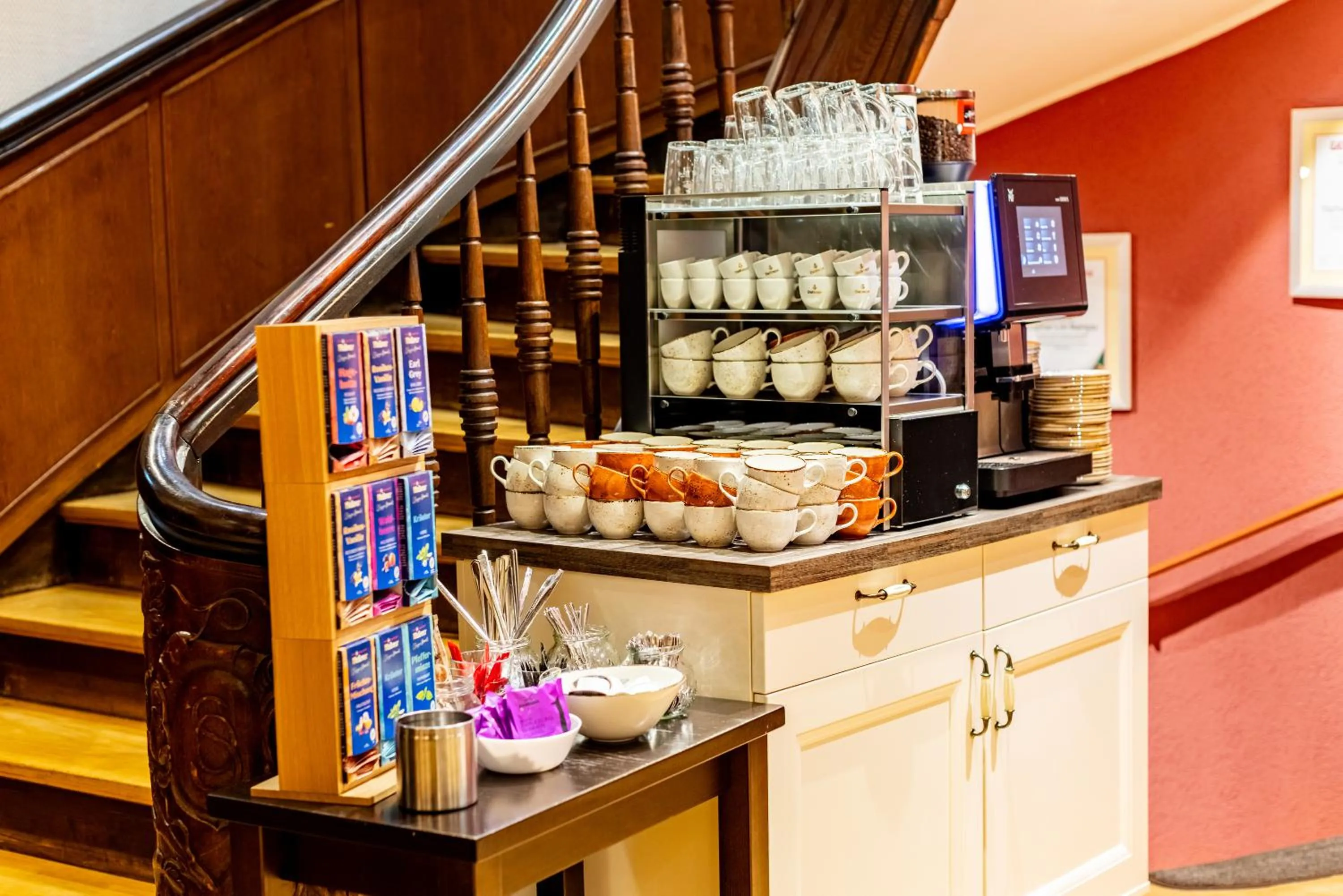 Coffee/tea facilities in Maingau Hotel