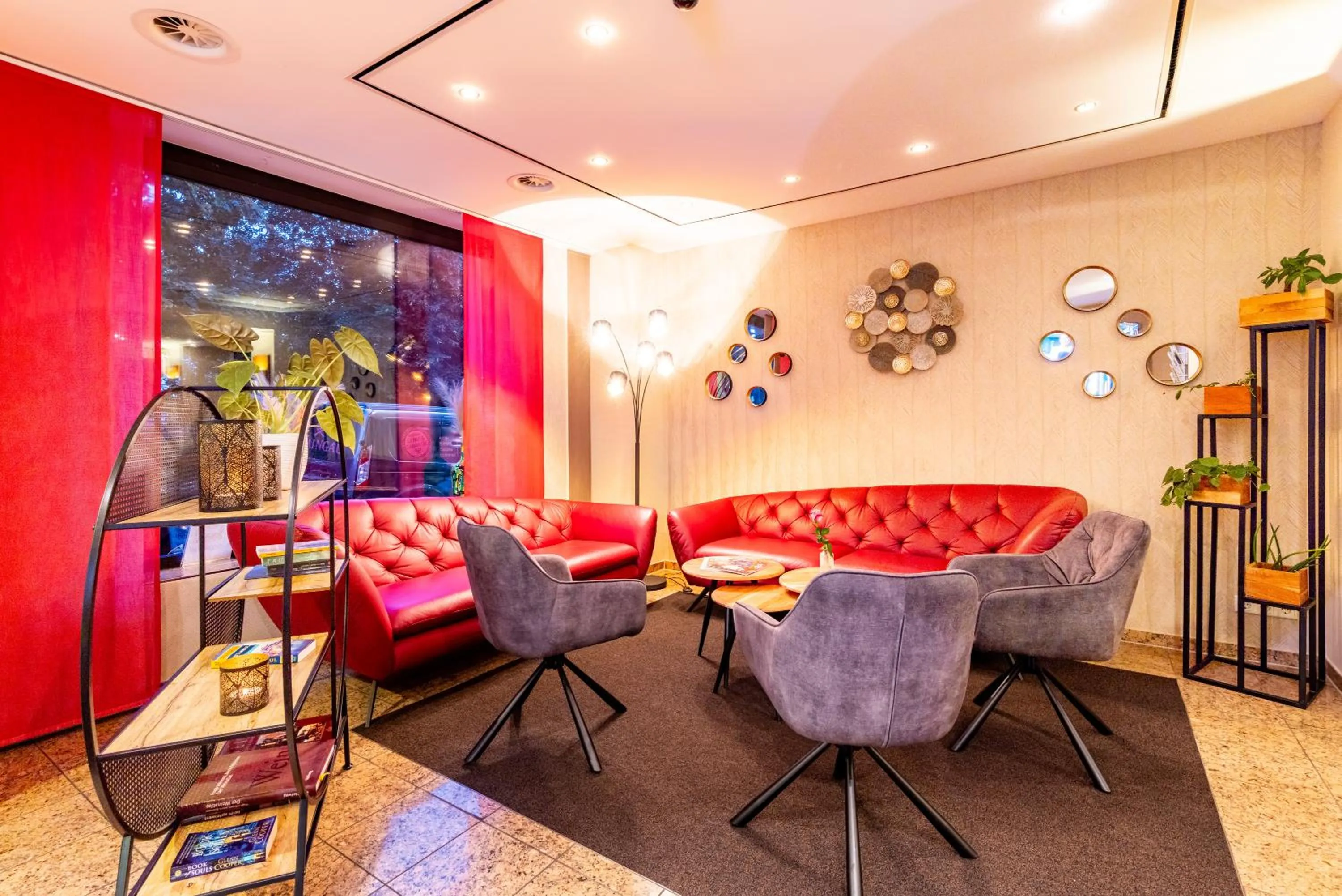 Lobby or reception in Maingau Hotel