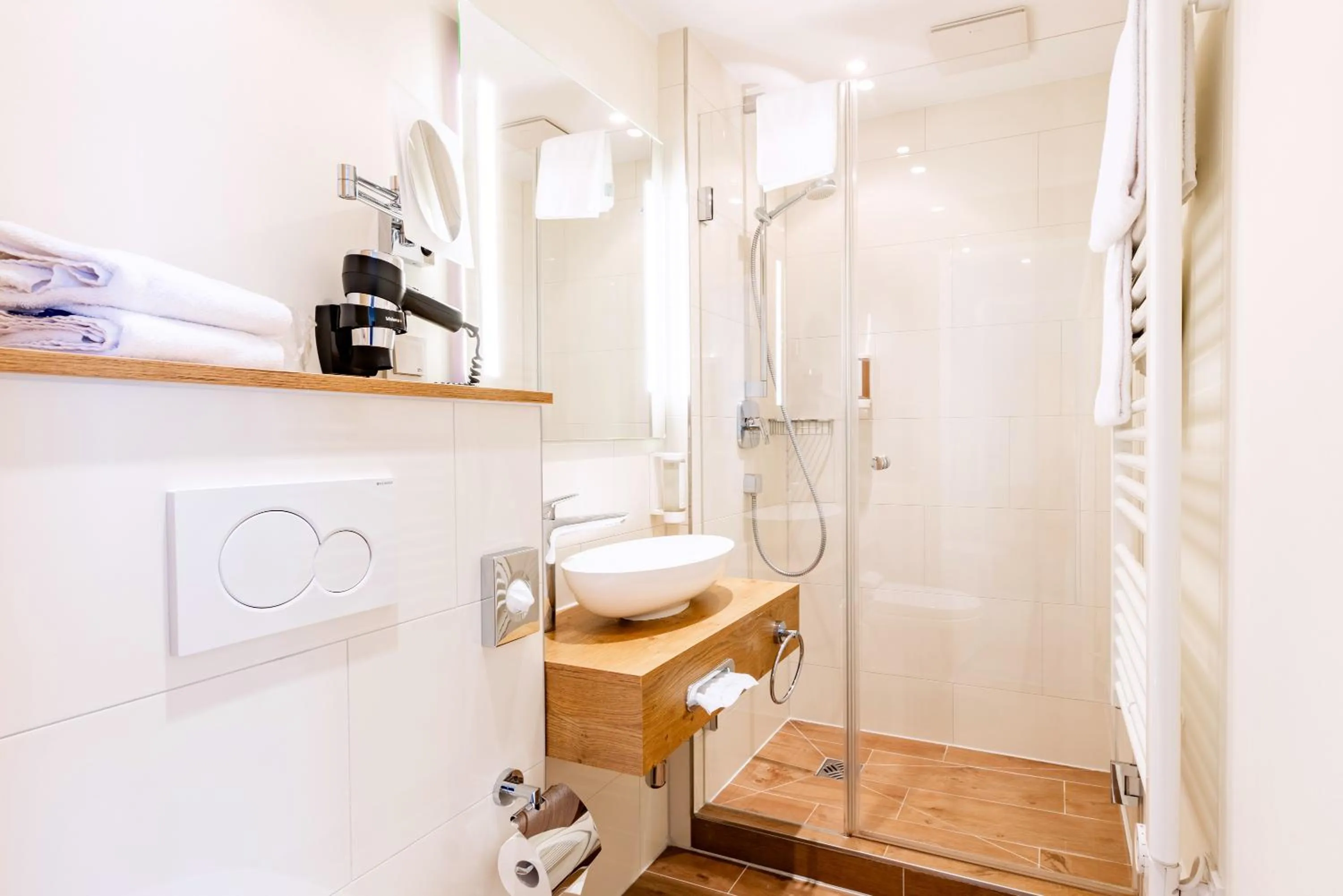 Bathroom in Maingau Hotel