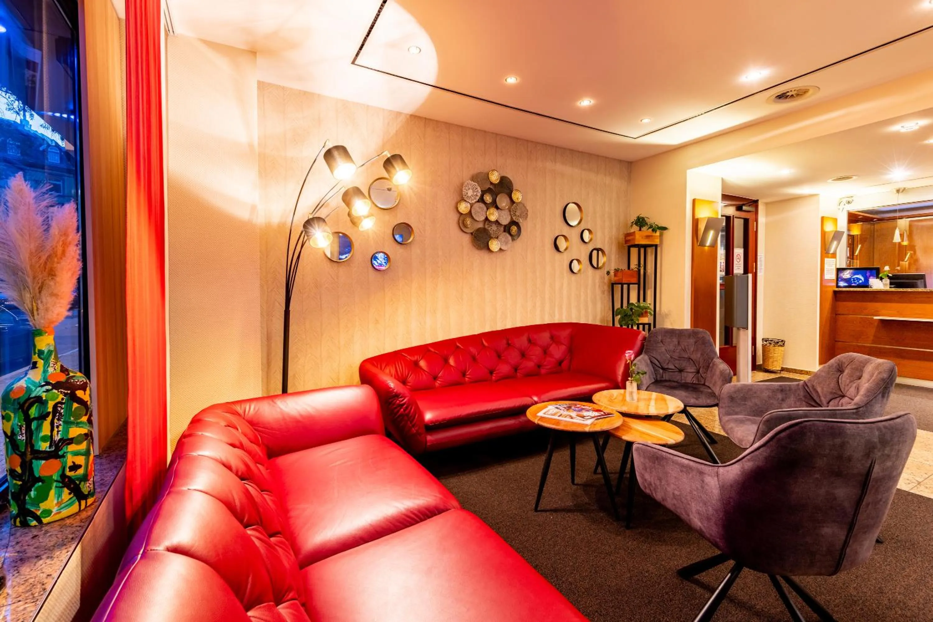 Lobby or reception in Maingau Hotel