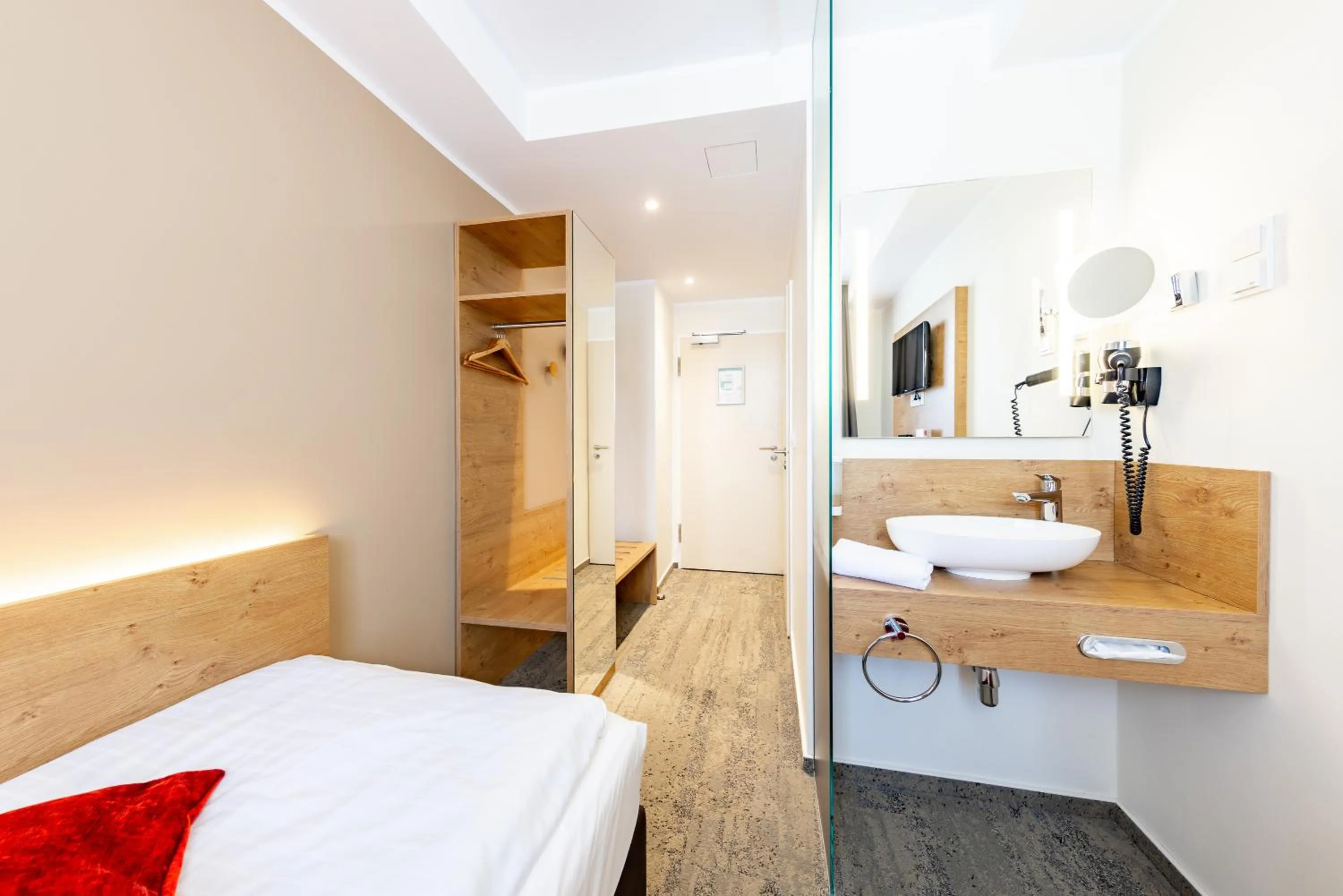 Photo of the whole room, Bed in Maingau Hotel