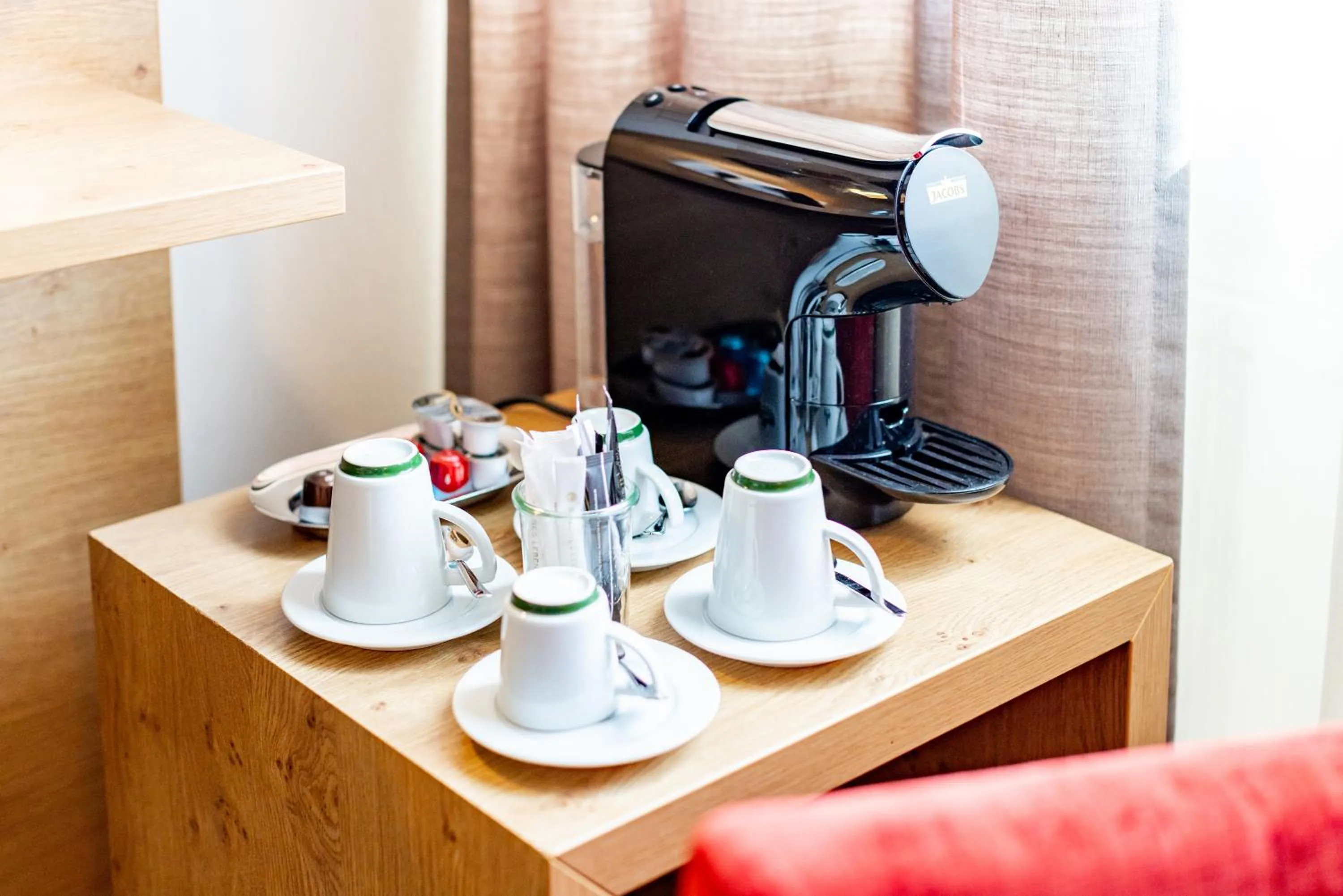 Coffee/tea facilities in Maingau Hotel