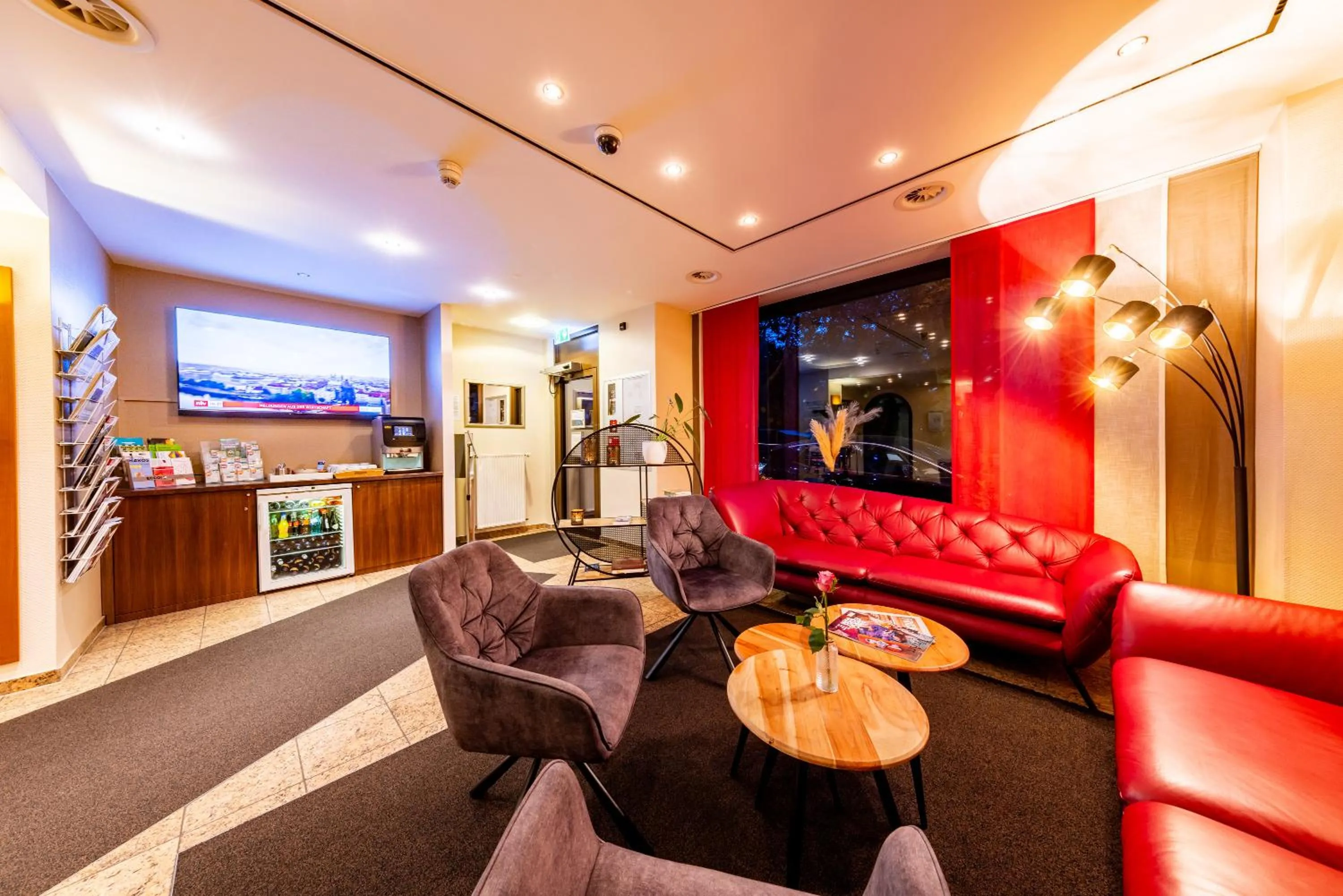 Lobby or reception in Maingau Hotel