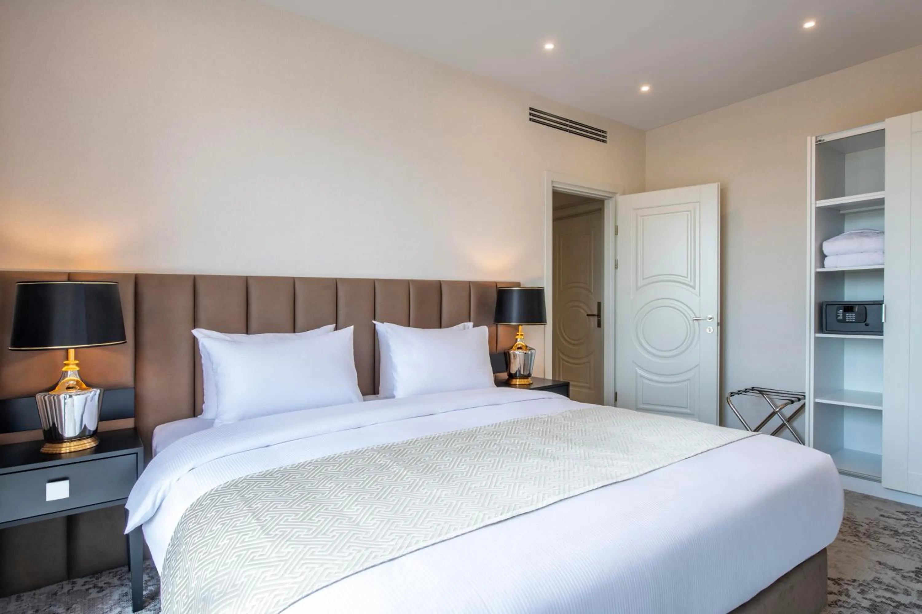 Bedroom, Bed in Villa Mosavali