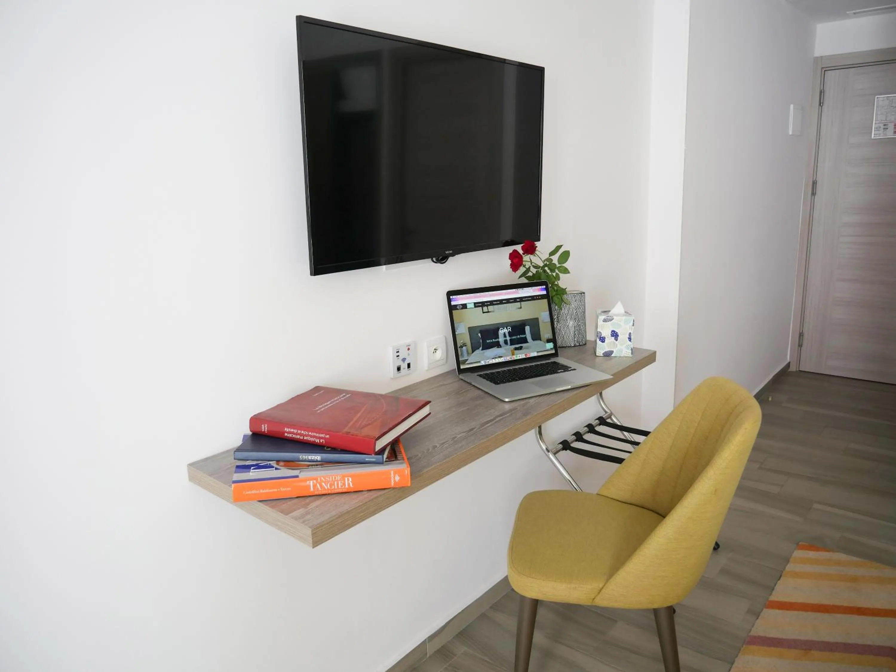 TV and multimedia in Gardenia Boutique Hotel