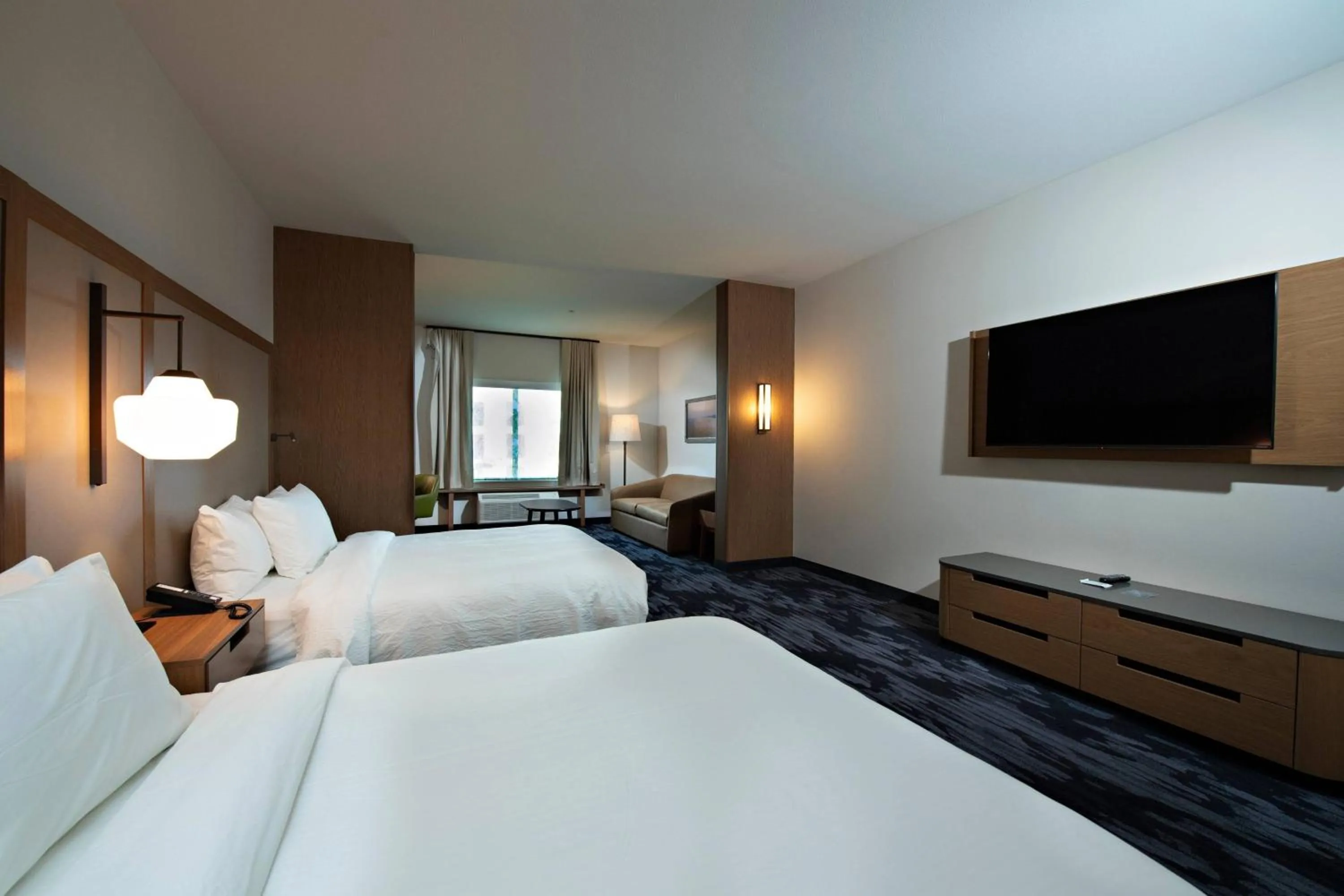 Photo of the whole room, Bed in Fairfield Inn & Suites by Marriott Dayton North