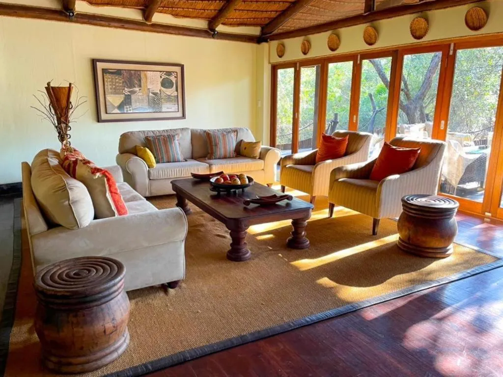 Living room in Ihlozi Bush Lodge