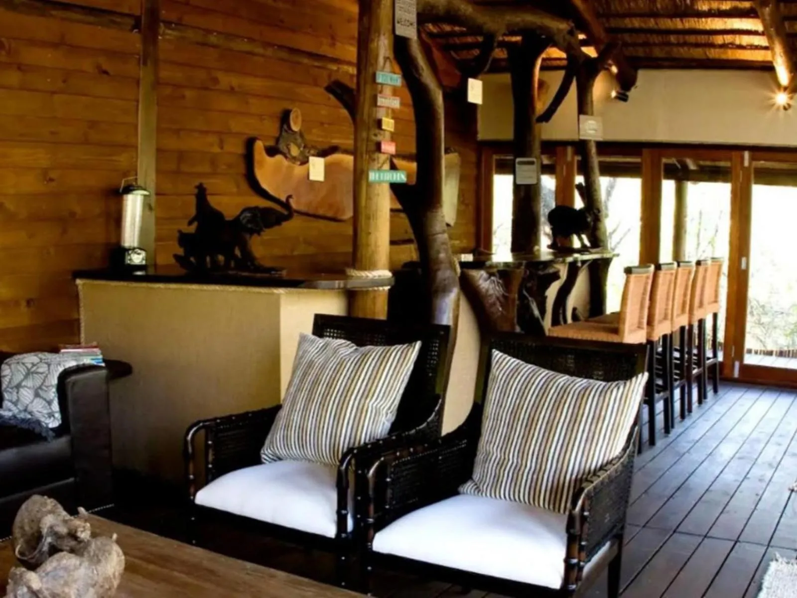Lounge or bar in Ihlozi Bush Lodge