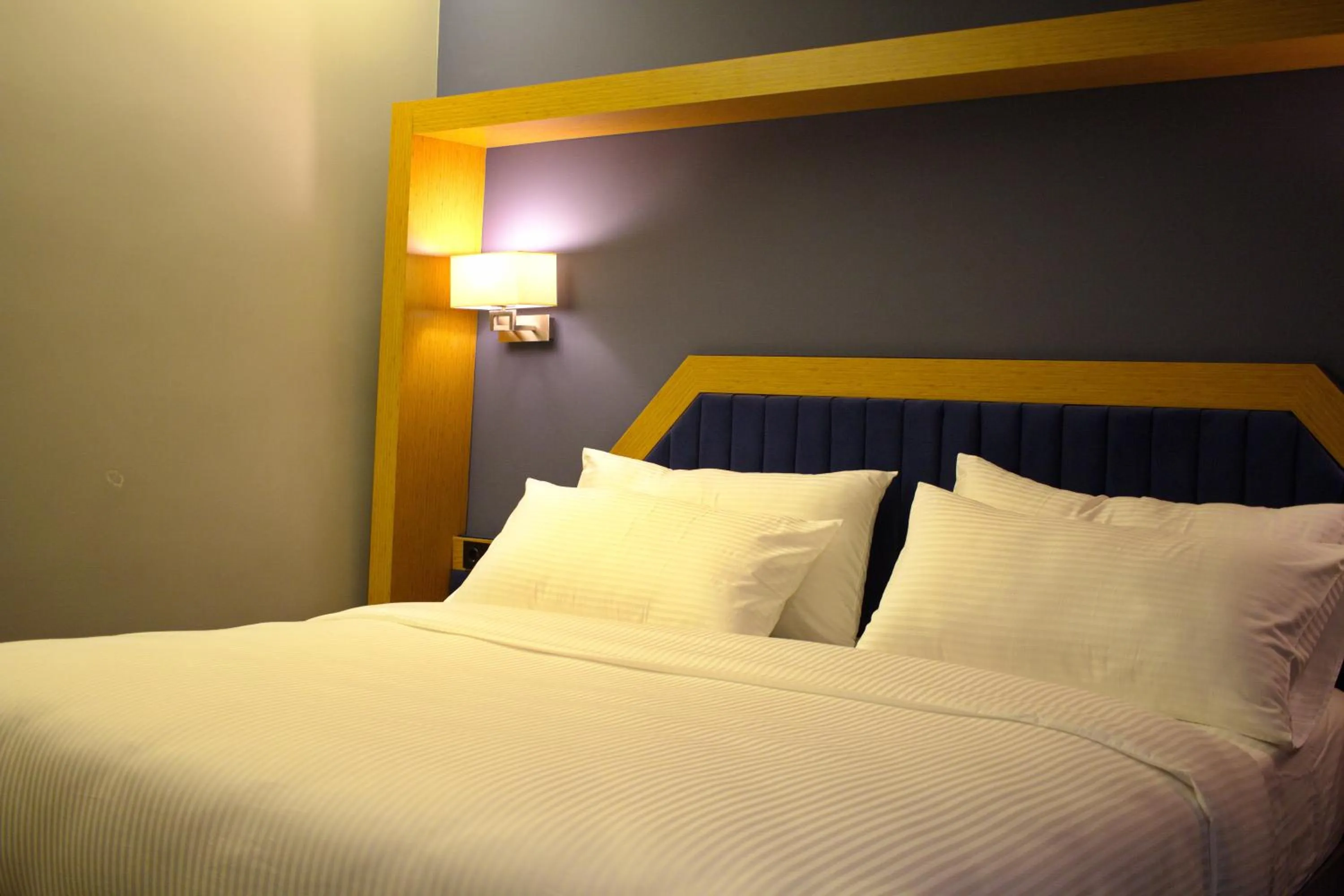 Photo of the whole room, Bed in Roof 264 Hotel & Suites