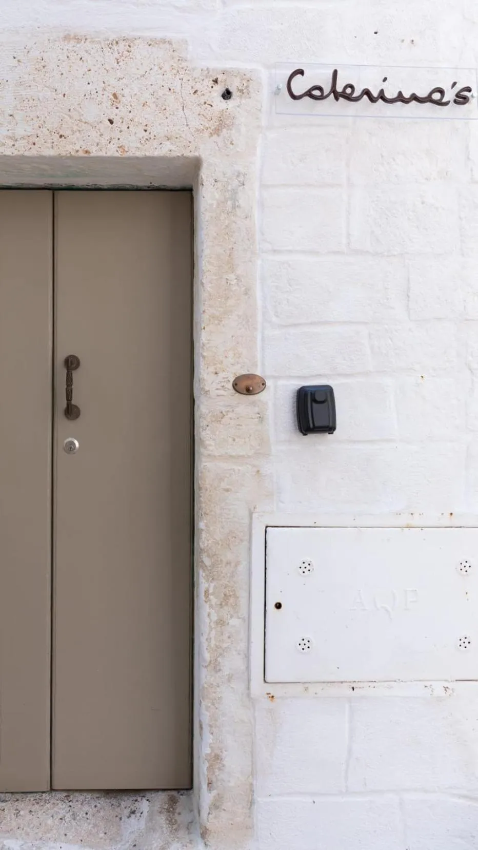 Property building in Caterina's Suites & Apartament