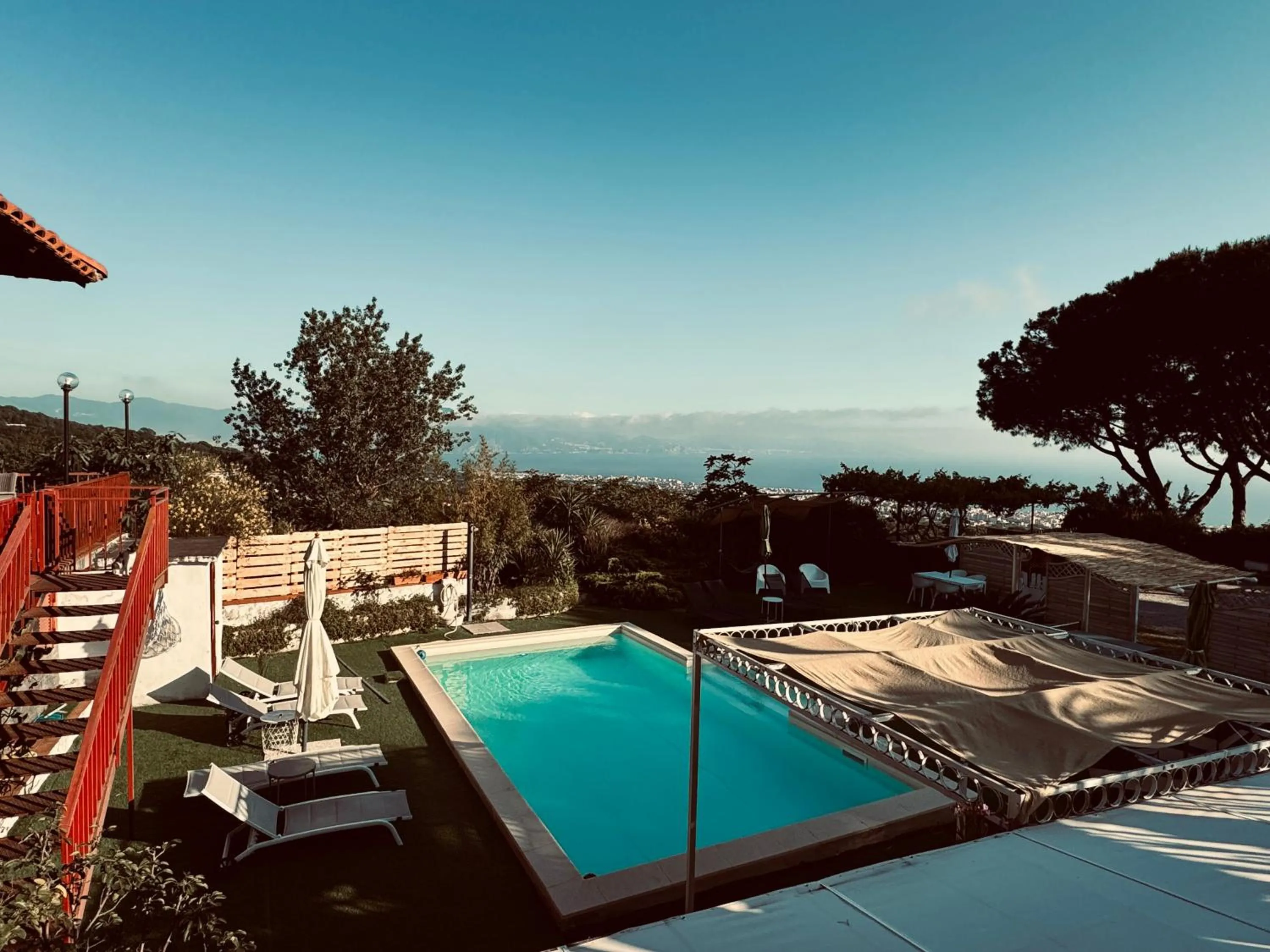 Swimming pool in B&B Iolì Vesuvio