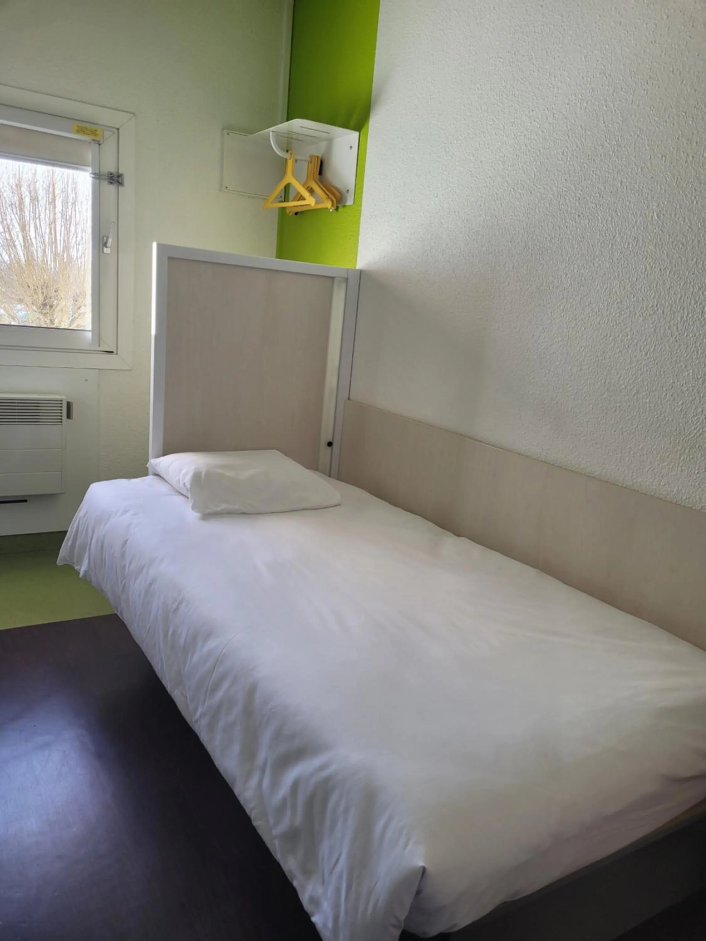 Bedroom, Bed in TIP HOTEL CAMBRAI ex HOTEL F1