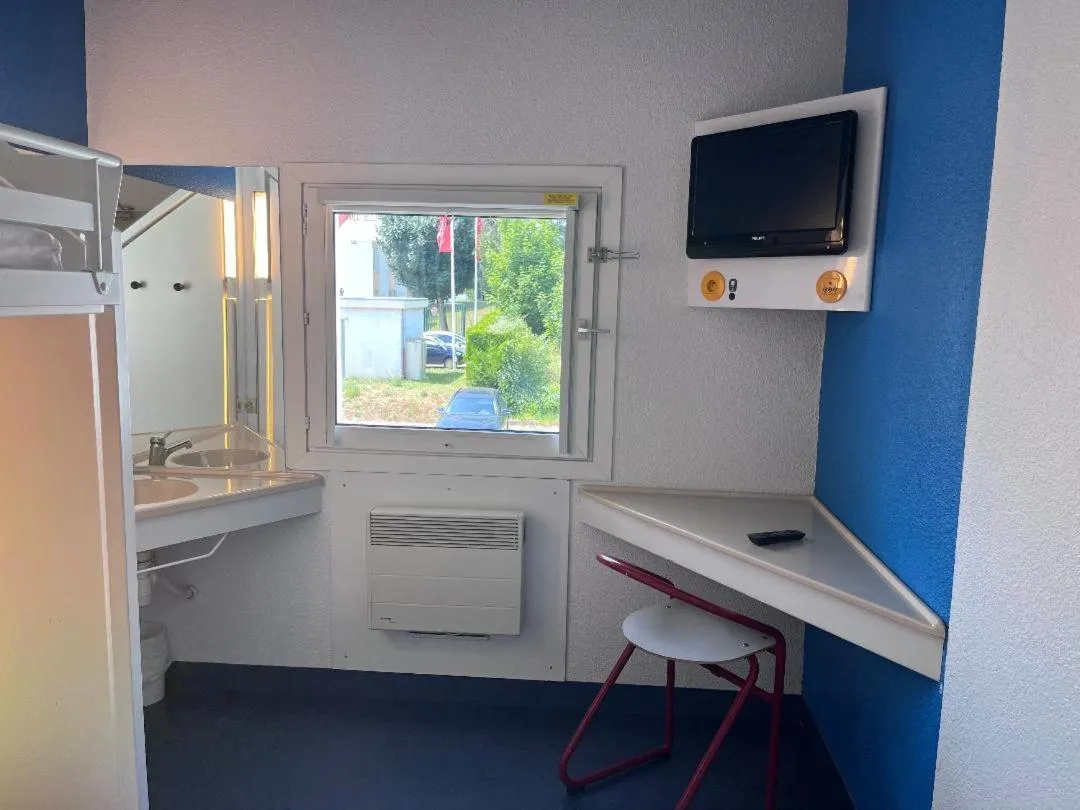 TV and multimedia in TIP HOTEL CAMBRAI ex HOTEL F1