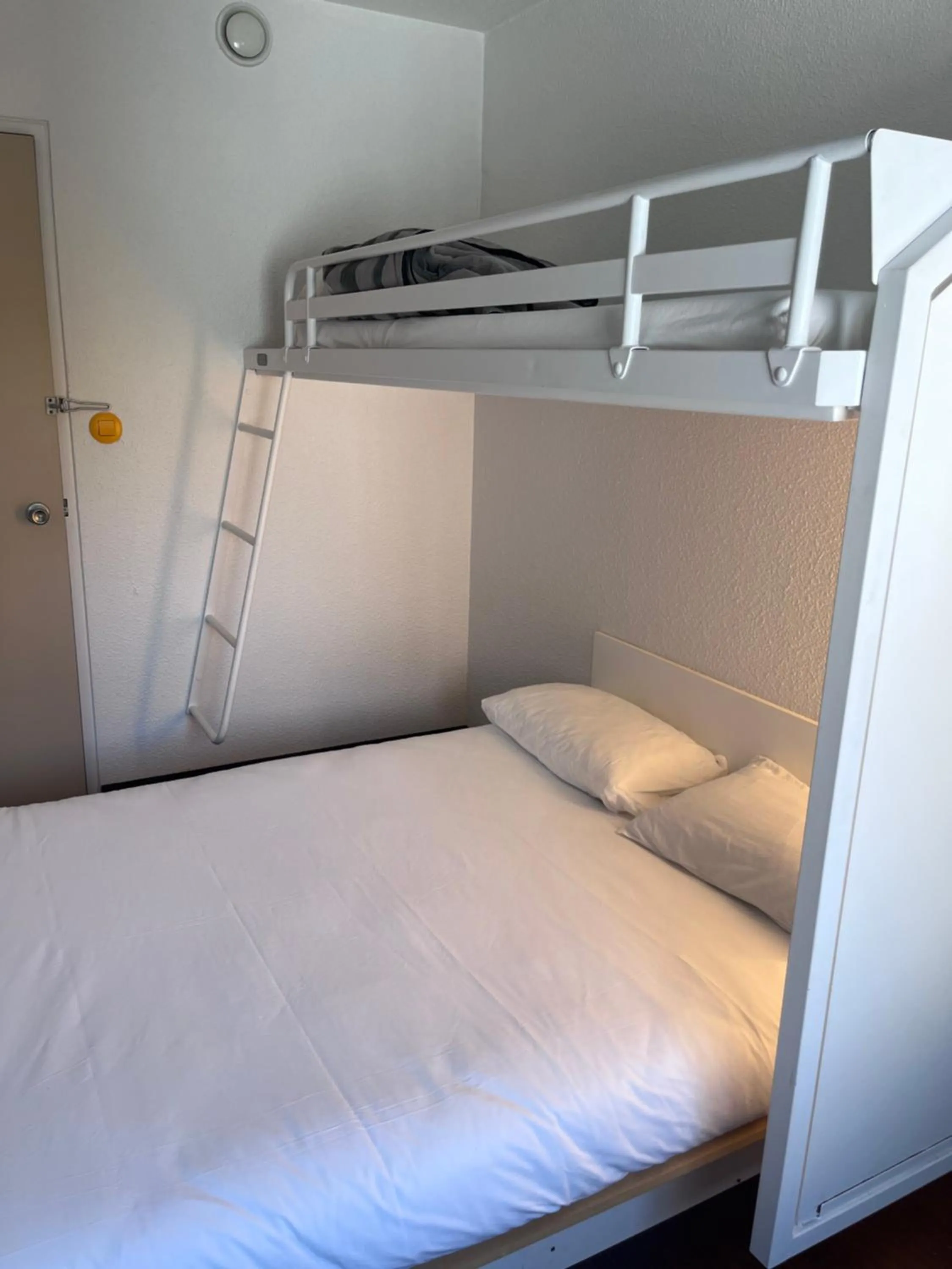 bunk bed, Bed in TIP HOTEL CAMBRAI ex HOTEL F1