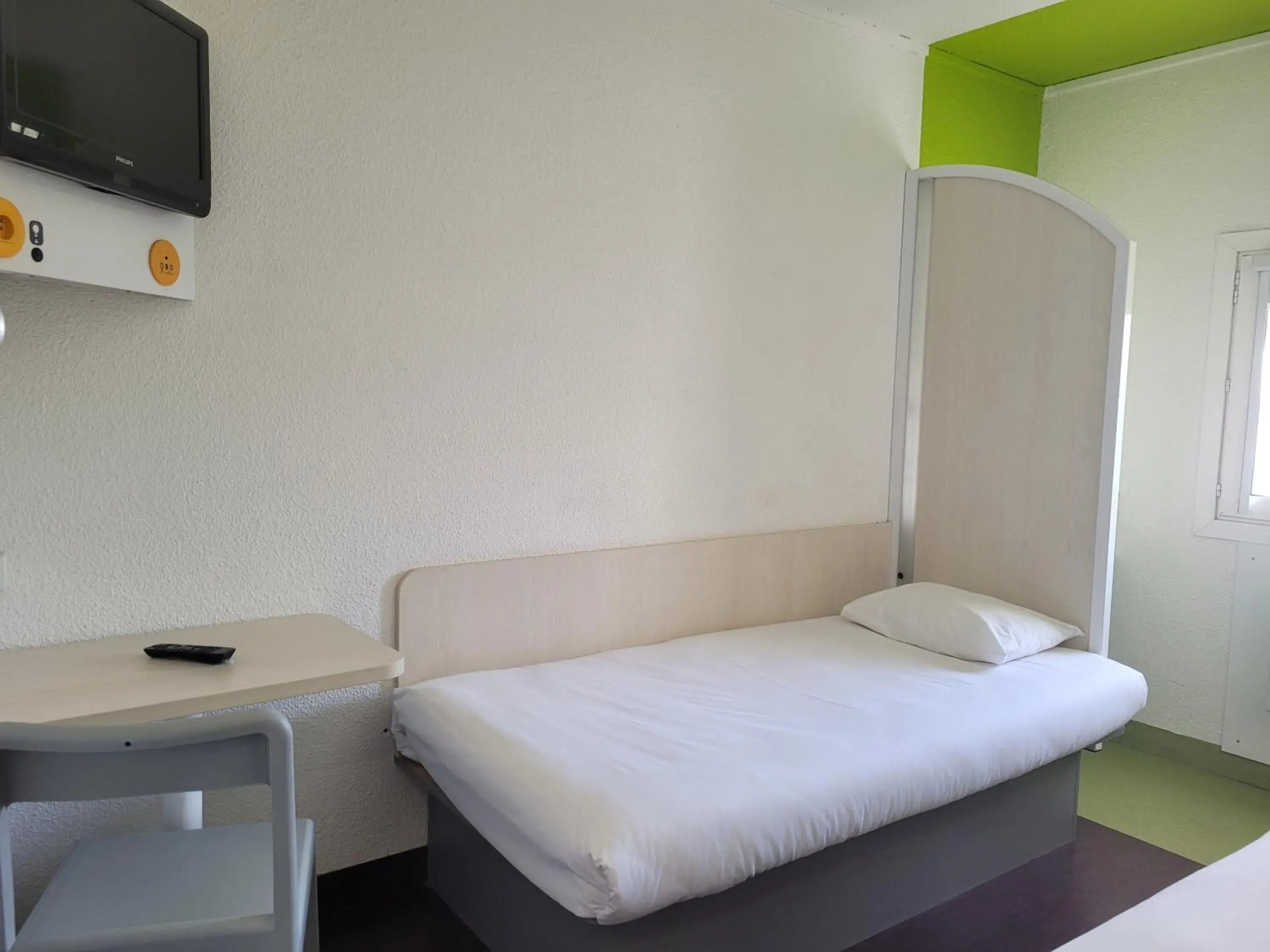 Standard Twin Room in TIP HOTEL CAMBRAI ex HOTEL F1 Standard Twin Room in TIP HOTEL CAMBRAI ex HOTEL F1