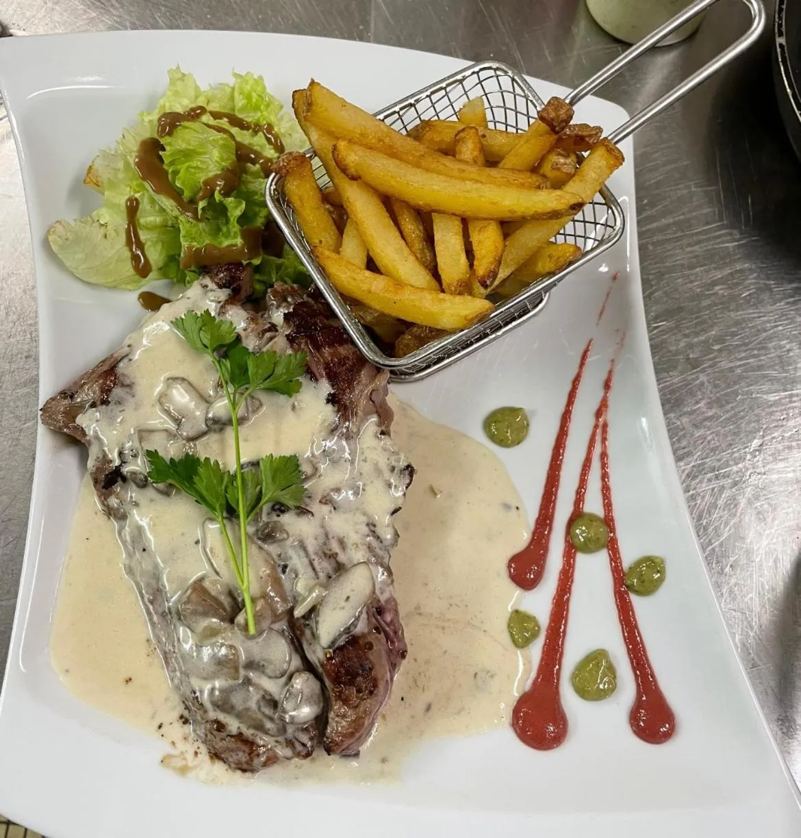 Restaurant/places to eat in TIP HOTEL CAMBRAI ex HOTEL F1