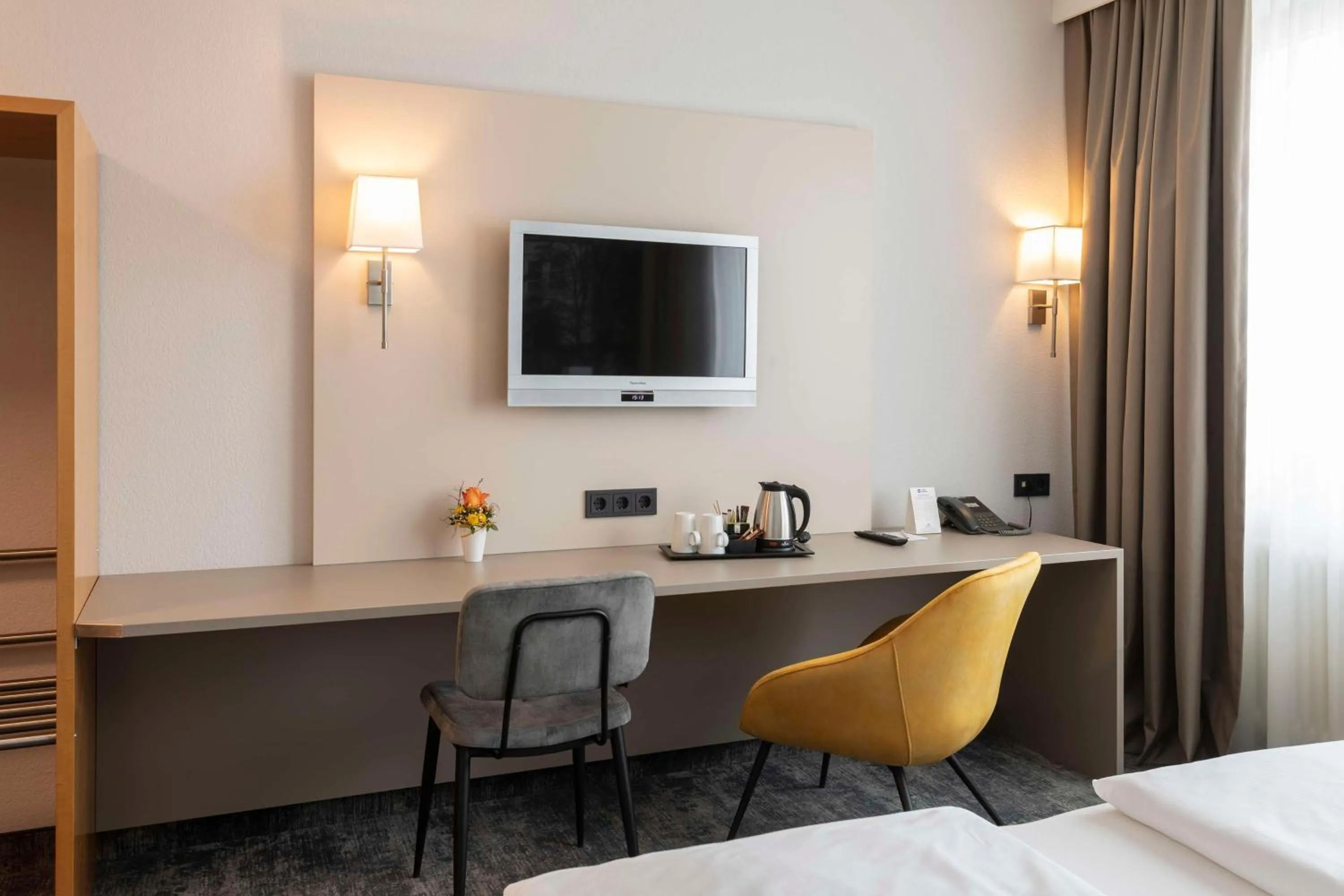 Bedroom, Bed in Best Western Hotel am Europaplatz