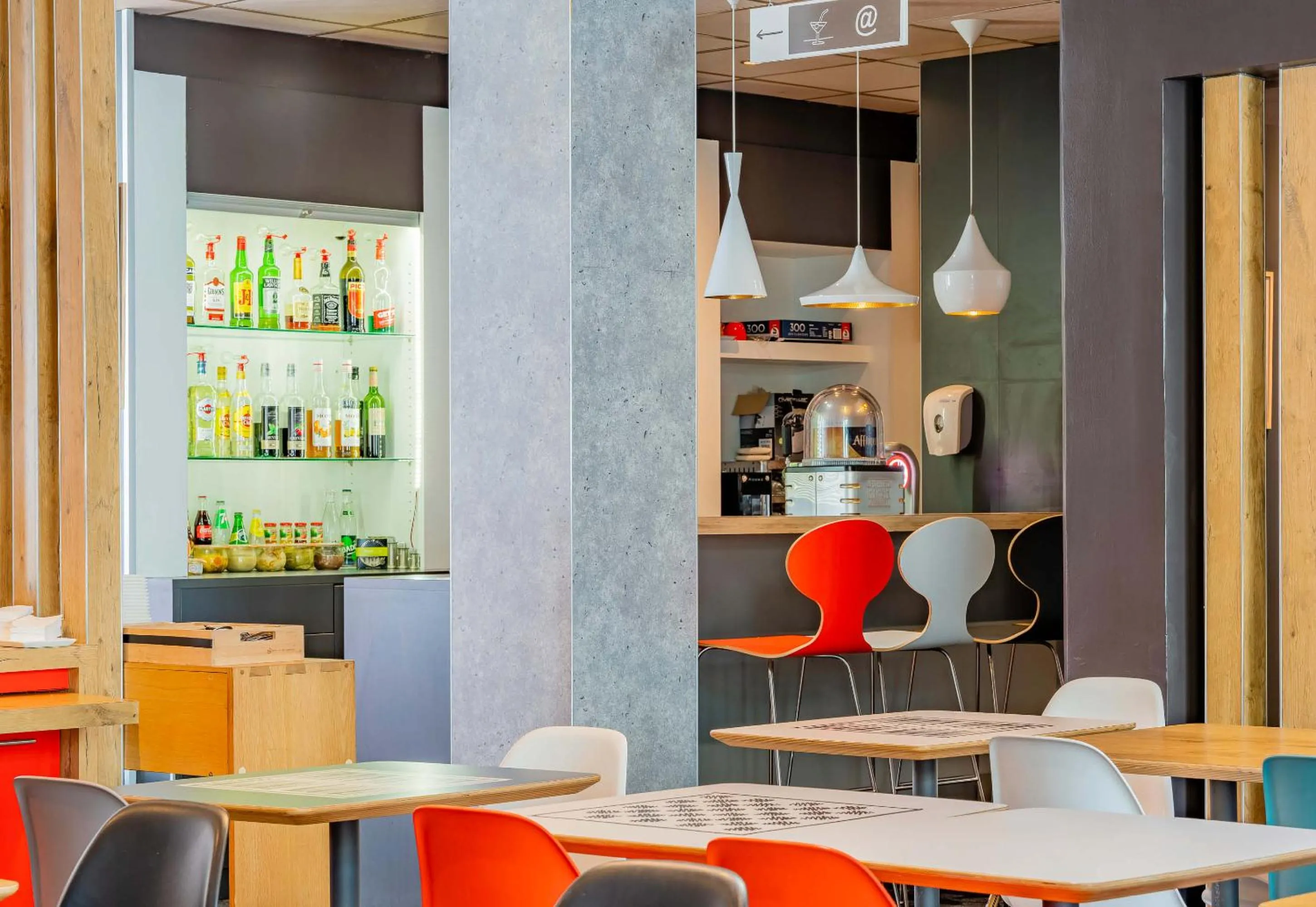 Lounge or bar in B&B HOTEL Arras Centre Les Places