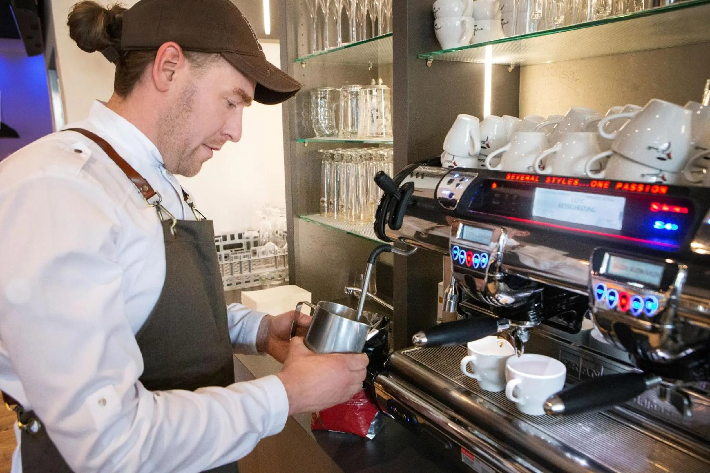 Restaurant/places to eat in Hotel Velo